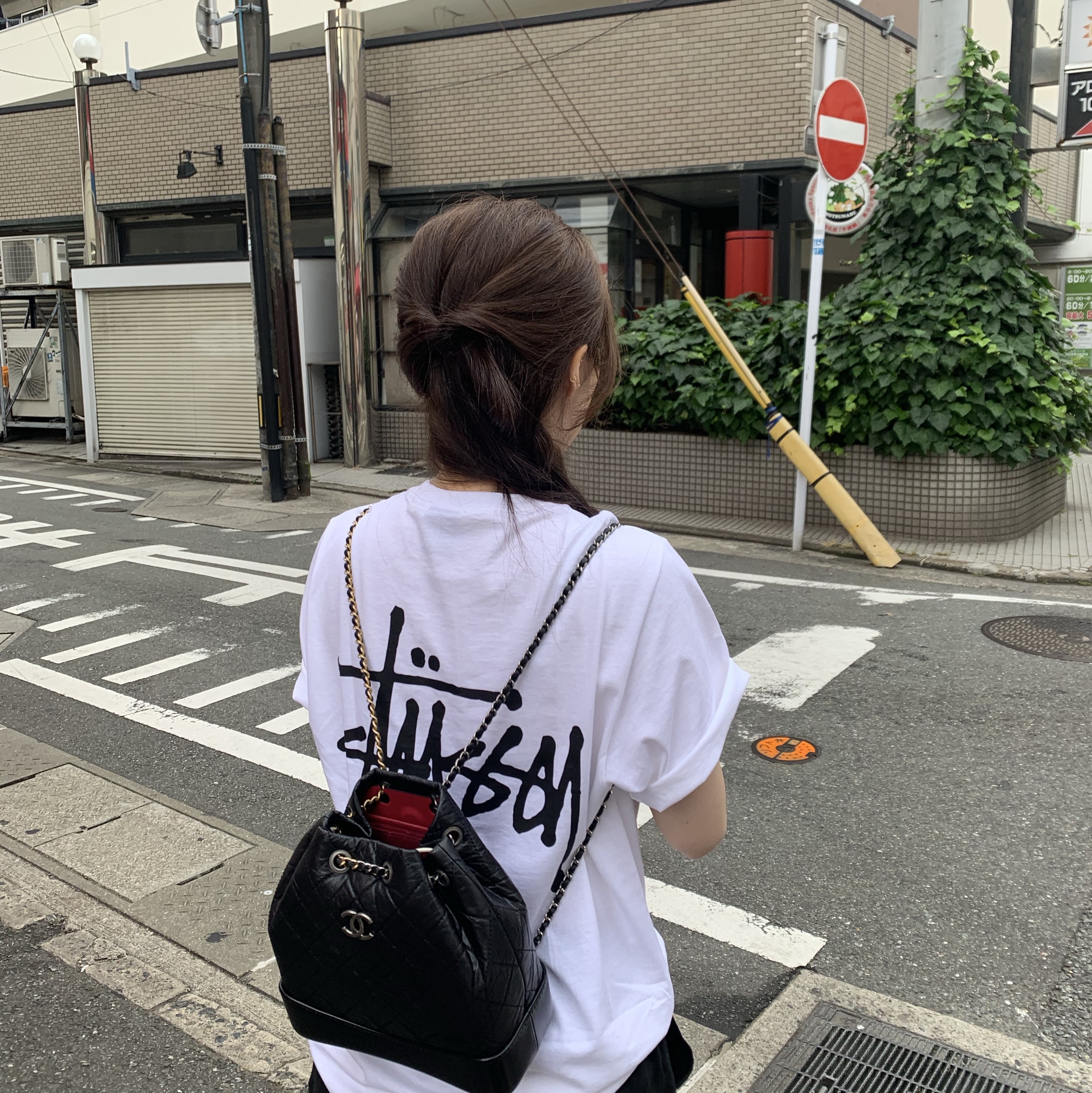 Stussy Basic Stussy T-Shirt White 2024, 2025, Chanel Small Gabrielle Backpack Aged Calfskin & Gold Silver Black 착용 스타일