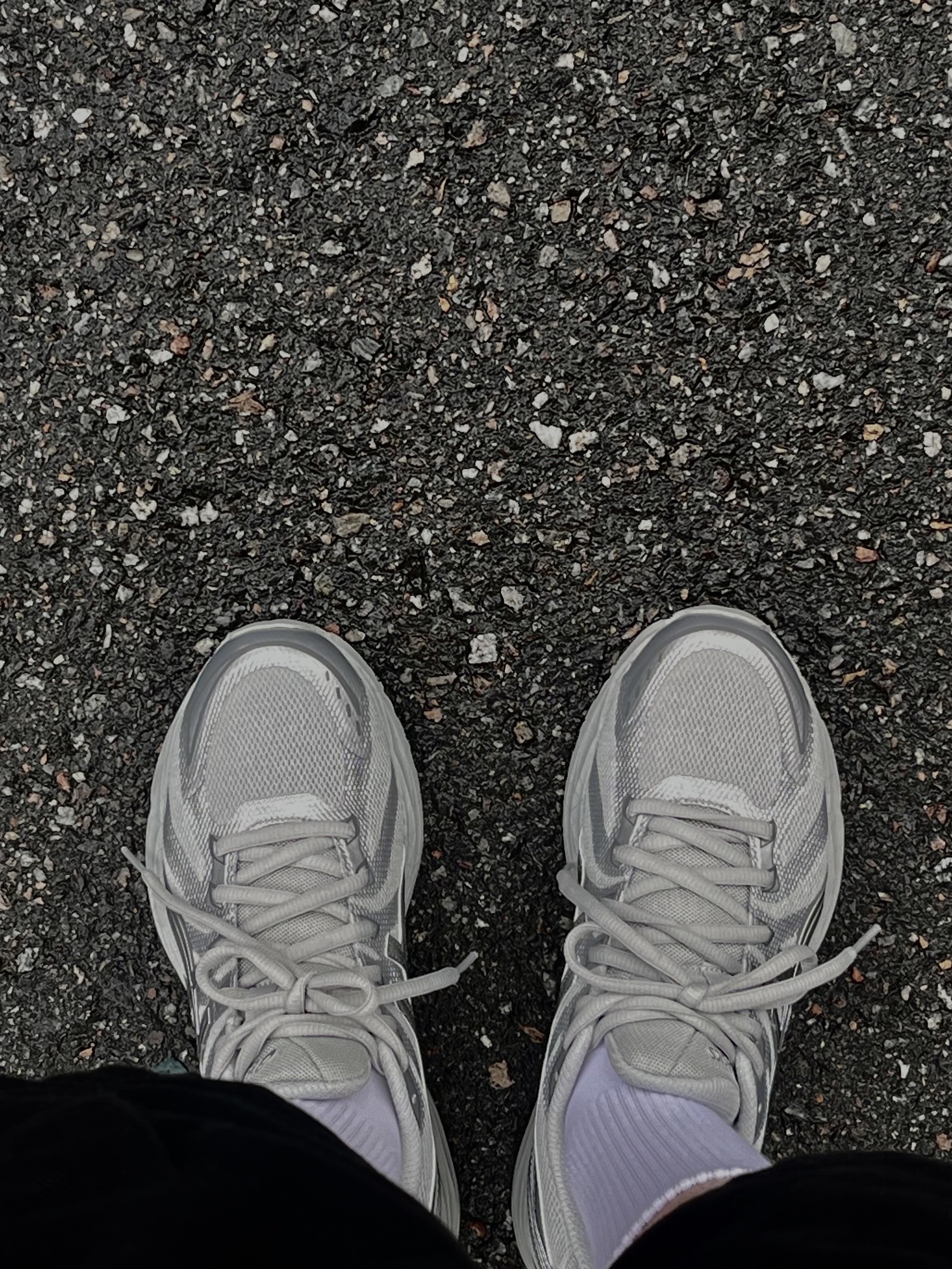 (W) Asics Gel-Flux 4 CN Gray Silver, Stussy World Tour T-Shirt Black 2023 착용 스타일 - 3