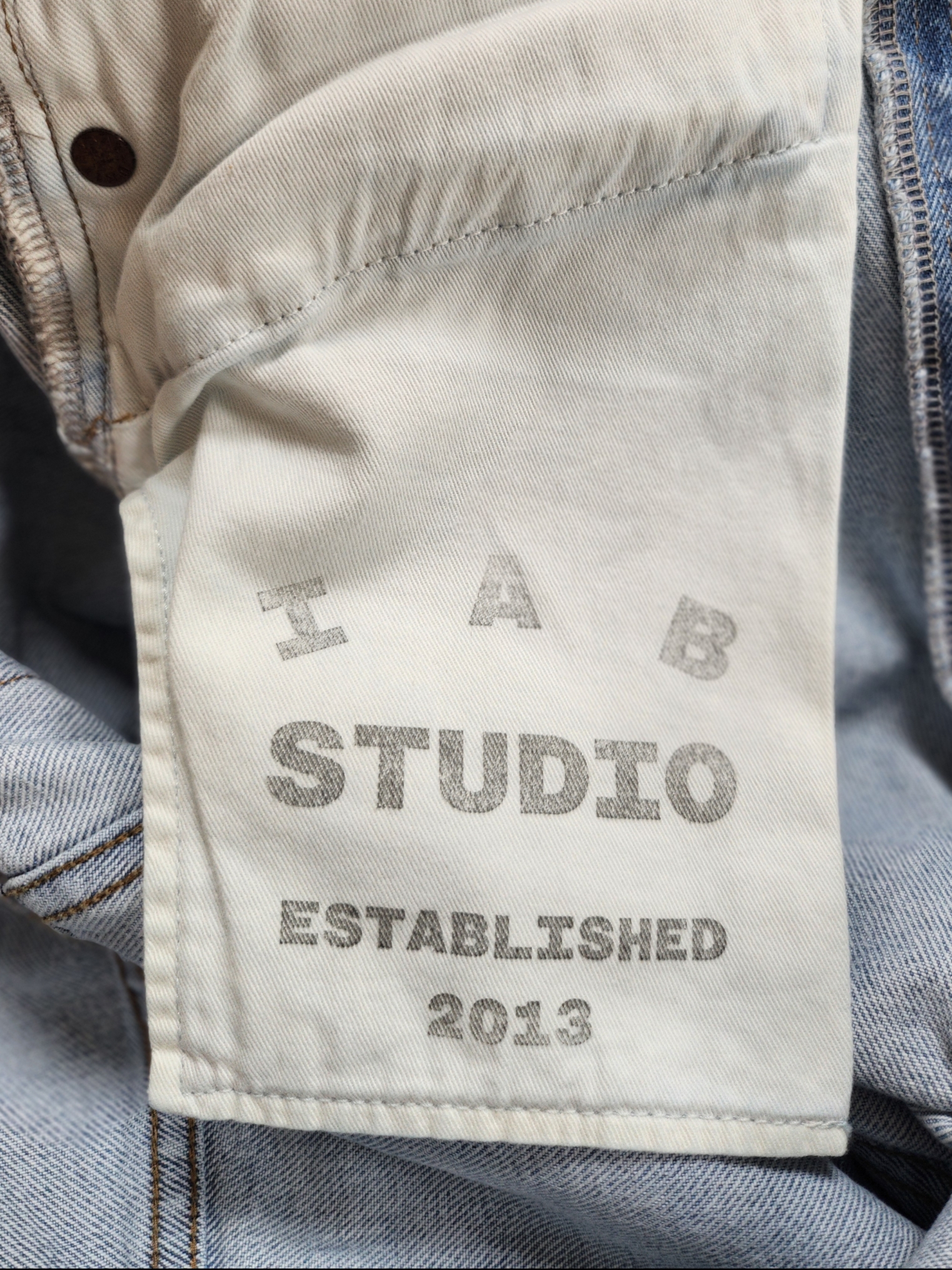 IAB Studio Japanese Washed Denim Pants Blue 착용 스타일 - 5