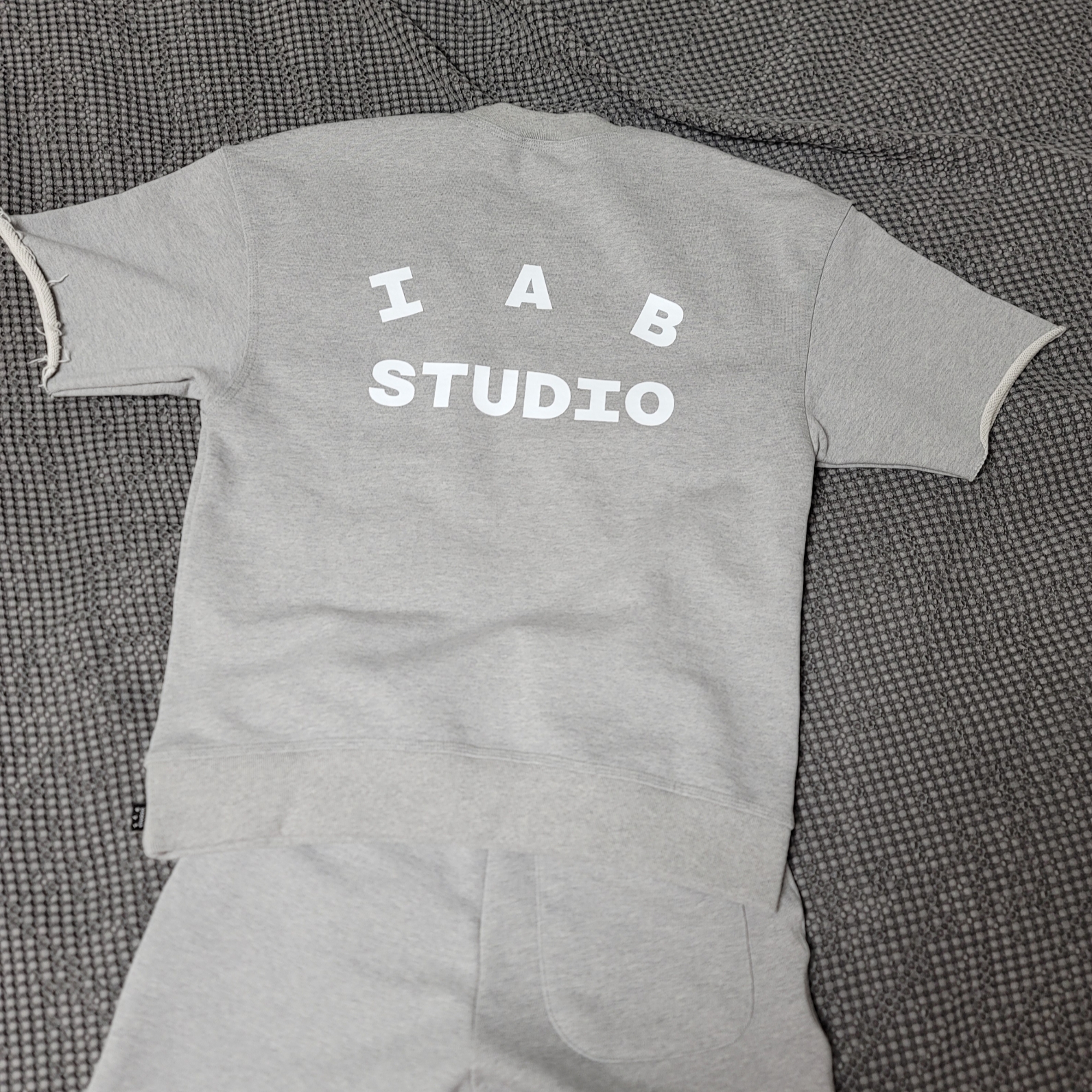 IAB Studio Heavy Shor STYLE | KREAM