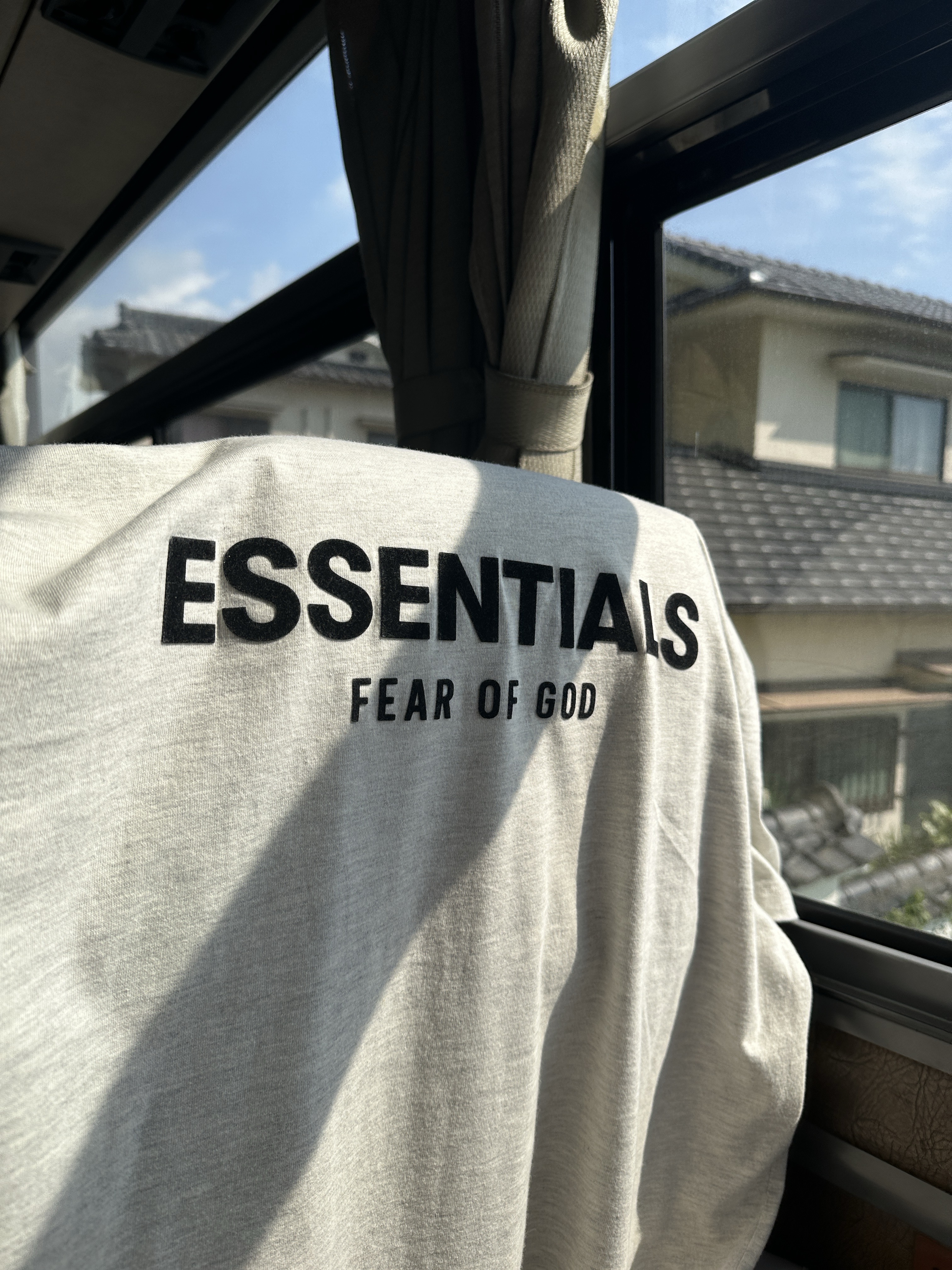 Essentials The Core Collection T-Shirt Light Oatmeal 착용 스타일 - 1