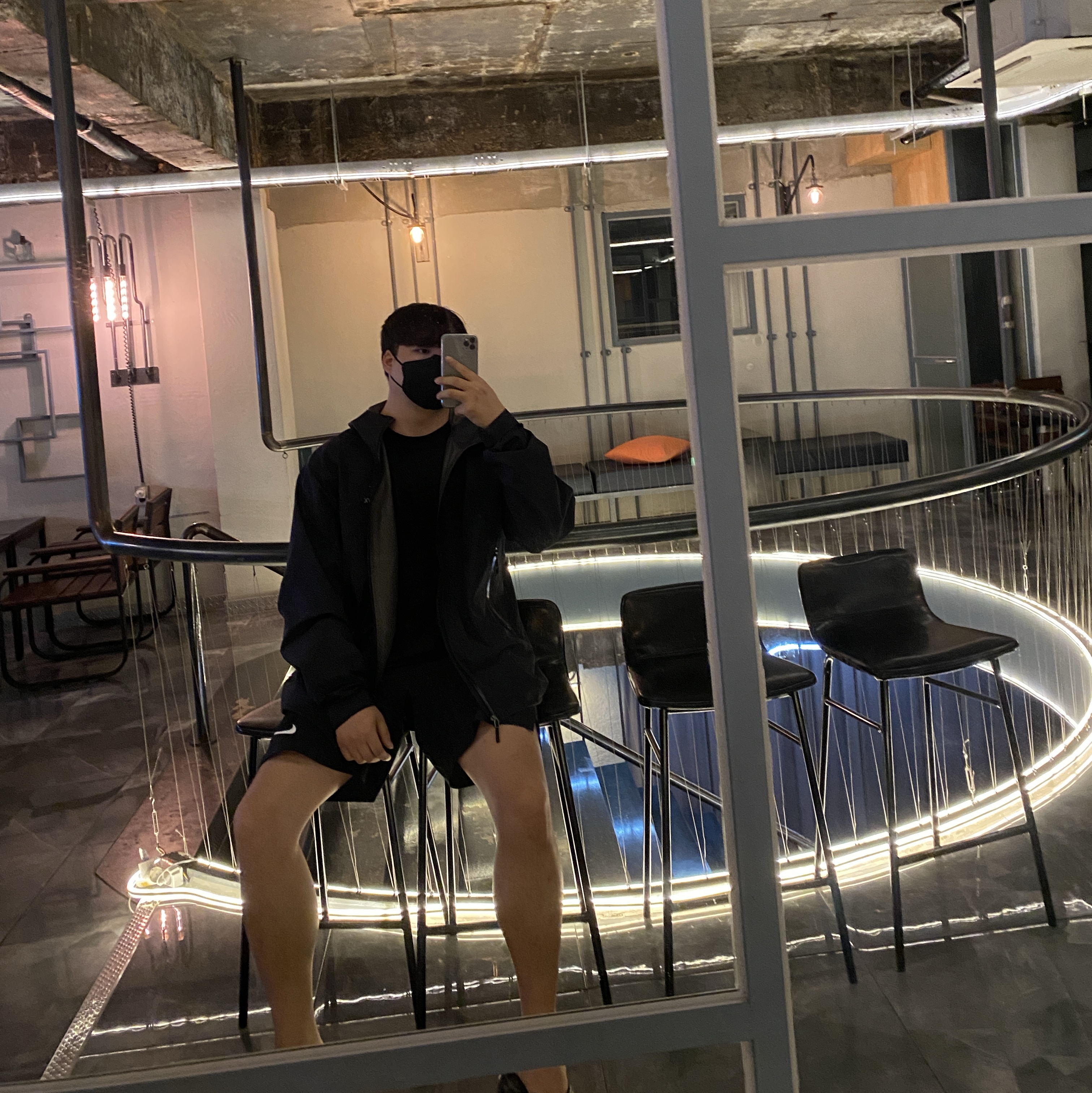 Arc'teryx Zeta SL Jacket Black 착용 스타일