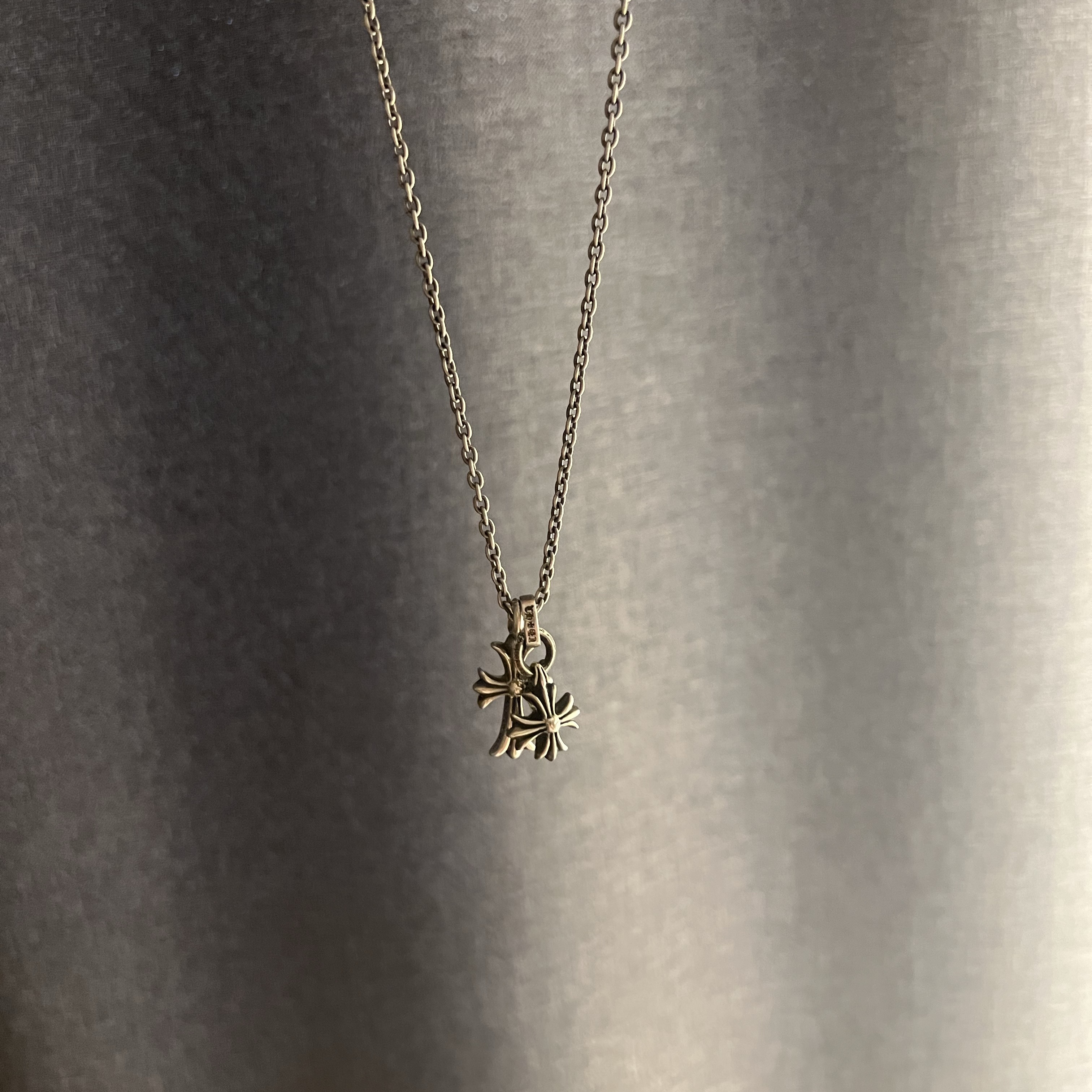 Hansroom Chrome Hearts Tiny CH cross Charm 착용 스타일