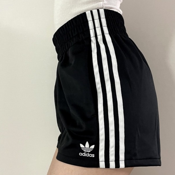 (W) Adidas 3-Stripes Shorts Black - KR Sizing 착용 스타일 - 1