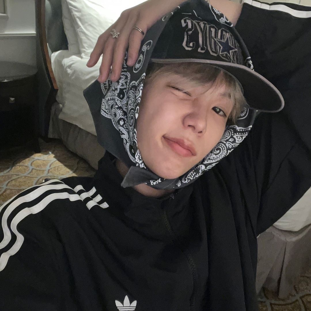 Gentle Monster x Jennie Jentle Salon Wispy 01 Black Gray, (W) Adidas Adilenium Oversized Track Top Black - US Sizing 착용 스타일 - 2