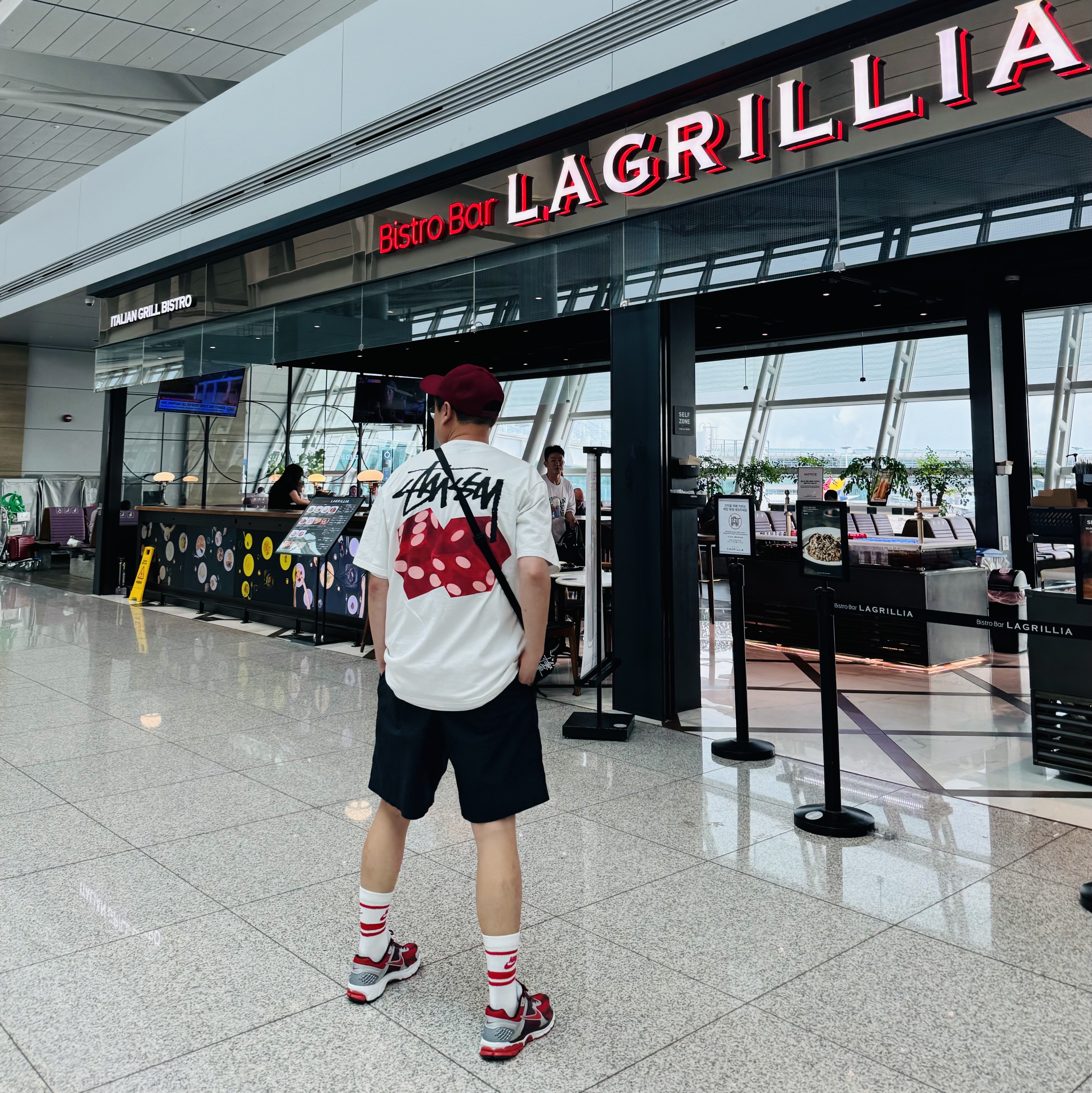 Stussy Low Profile Stock Dice Snapback Maroon, Stussy Diced Out T-Shirt White μ°©μ© μ€νμΌ - 3