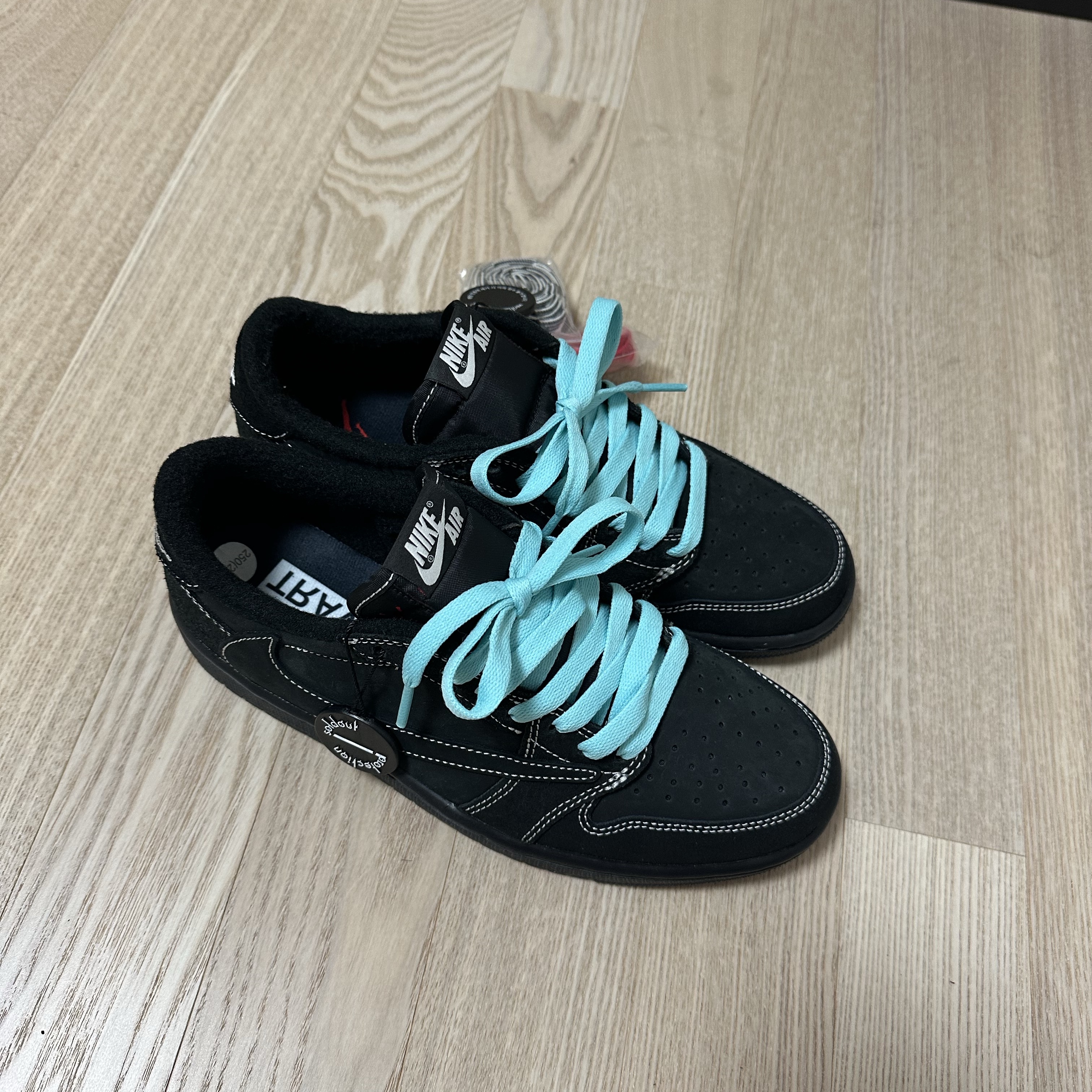 Jordan 1 x Travis Scott Retro Low OG SP Black Phantom 착용 스타일