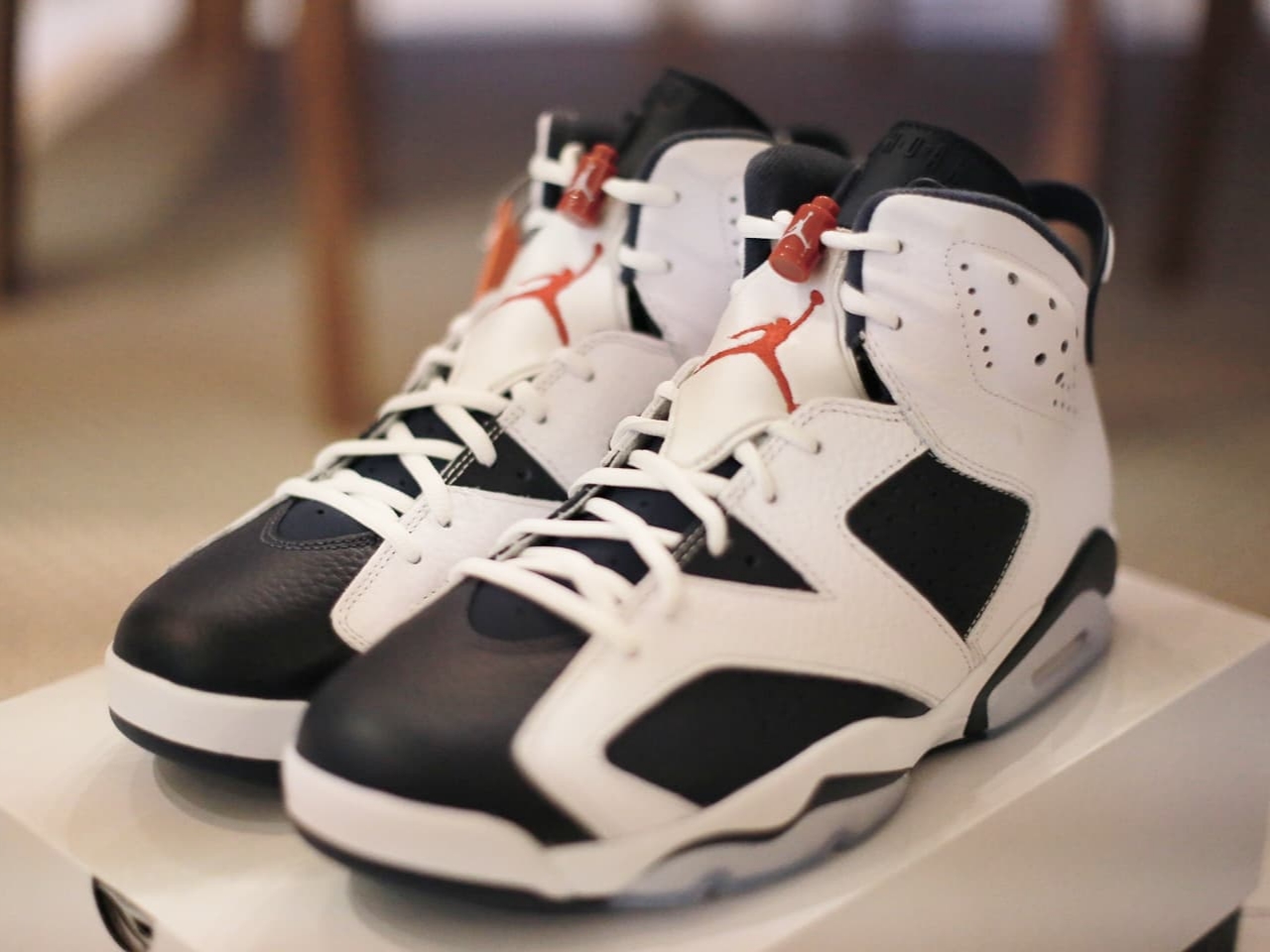 Jordan 6 Retro White and Midnight Navy 착용 스타일 - 2