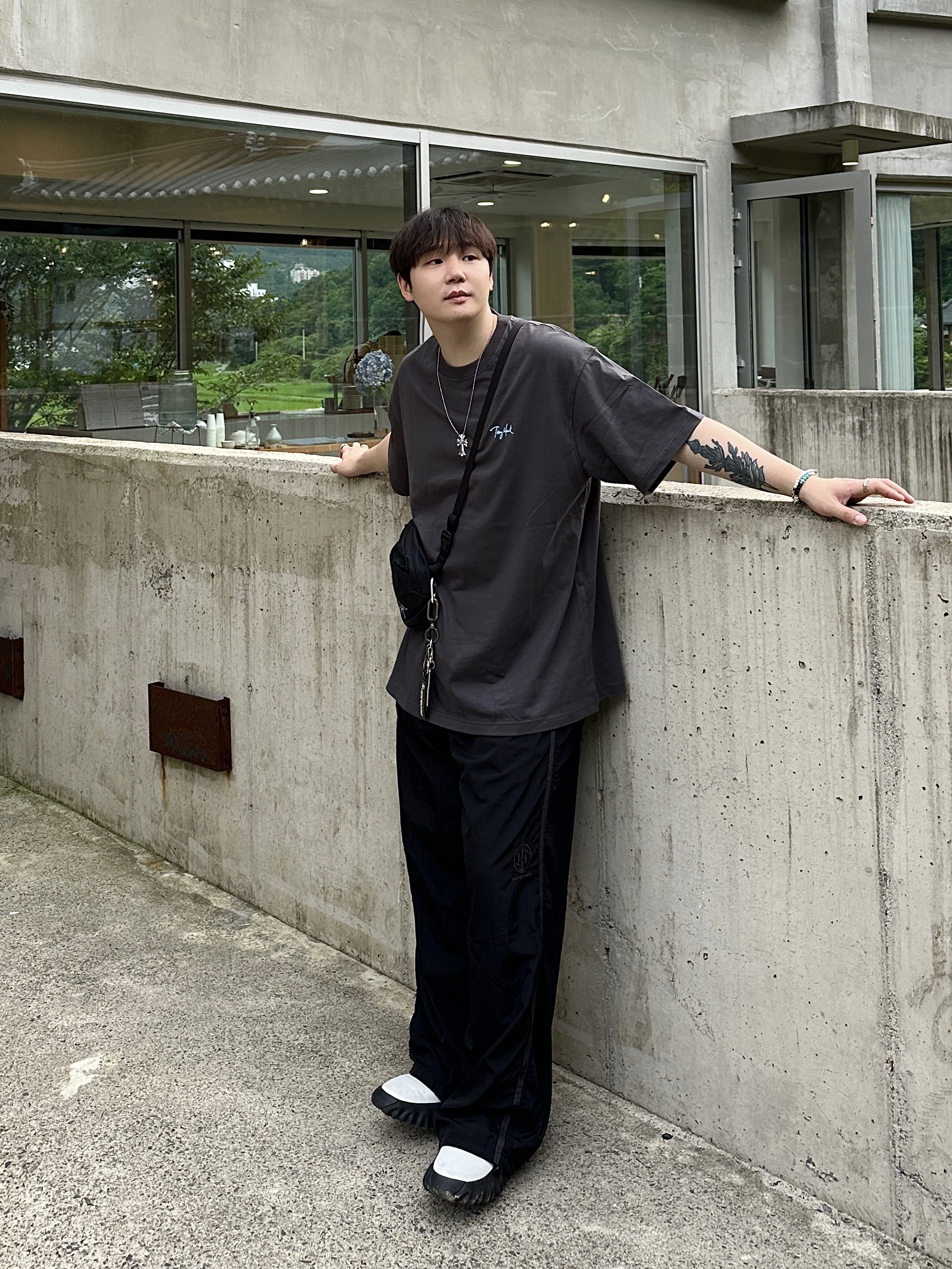 Polyteru Human Index Index Track Pants Black/Purple, Oakley Factory Team x Brain Dead x Ssense Chop Saw Mule White 착용 스타일 - 1