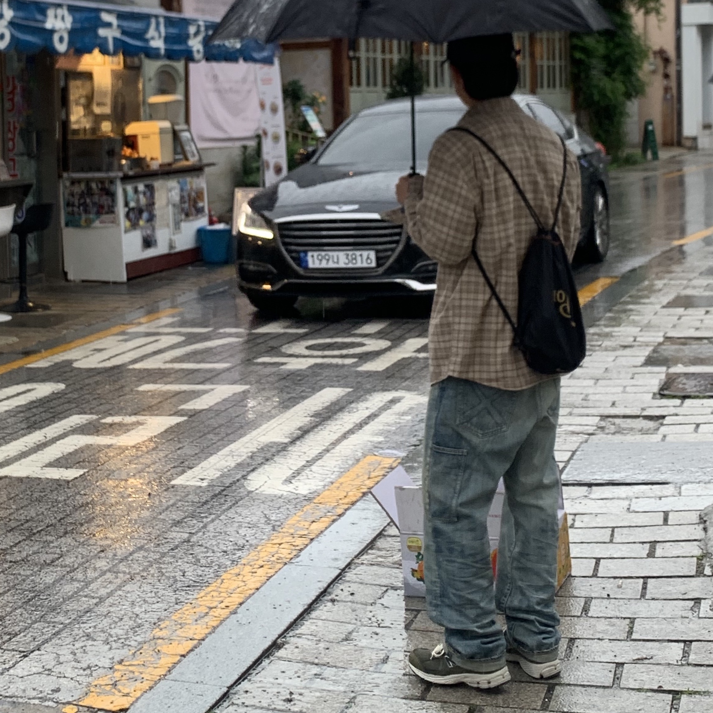 Human Made x Kaws Denim Pants #2 Indigo 착용 스타일 - 5