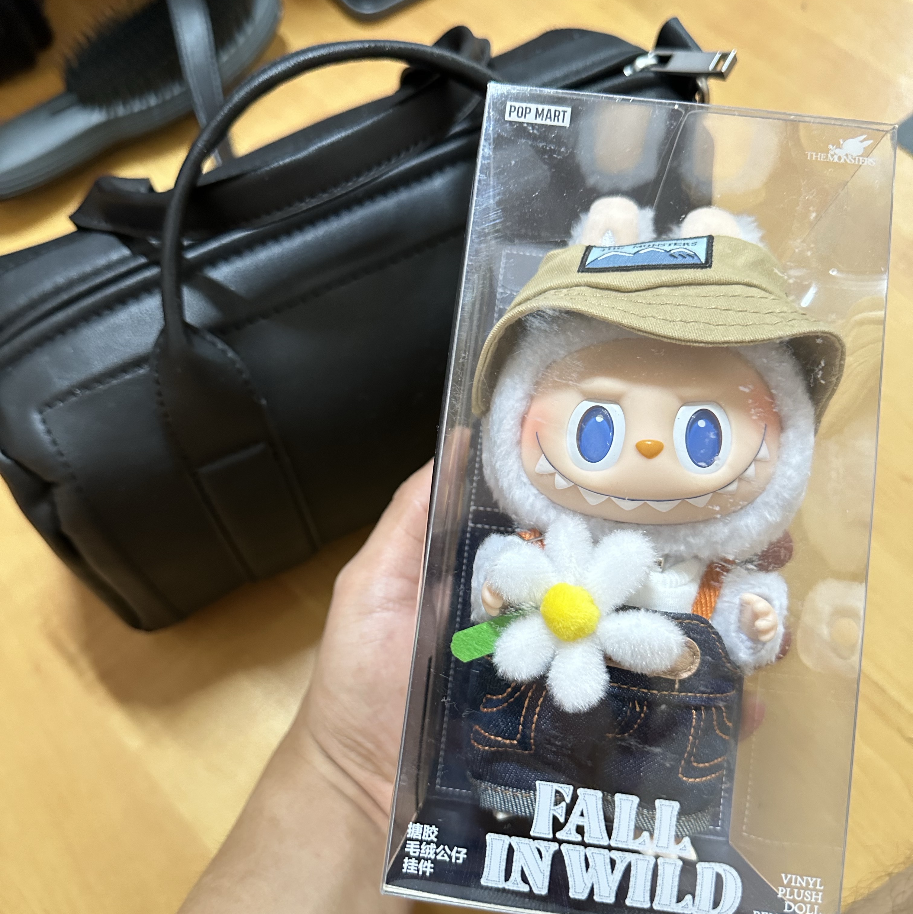 Pop Mart Fall In Wild Labubu Series Toy Keyring 착용 스타일 - 1