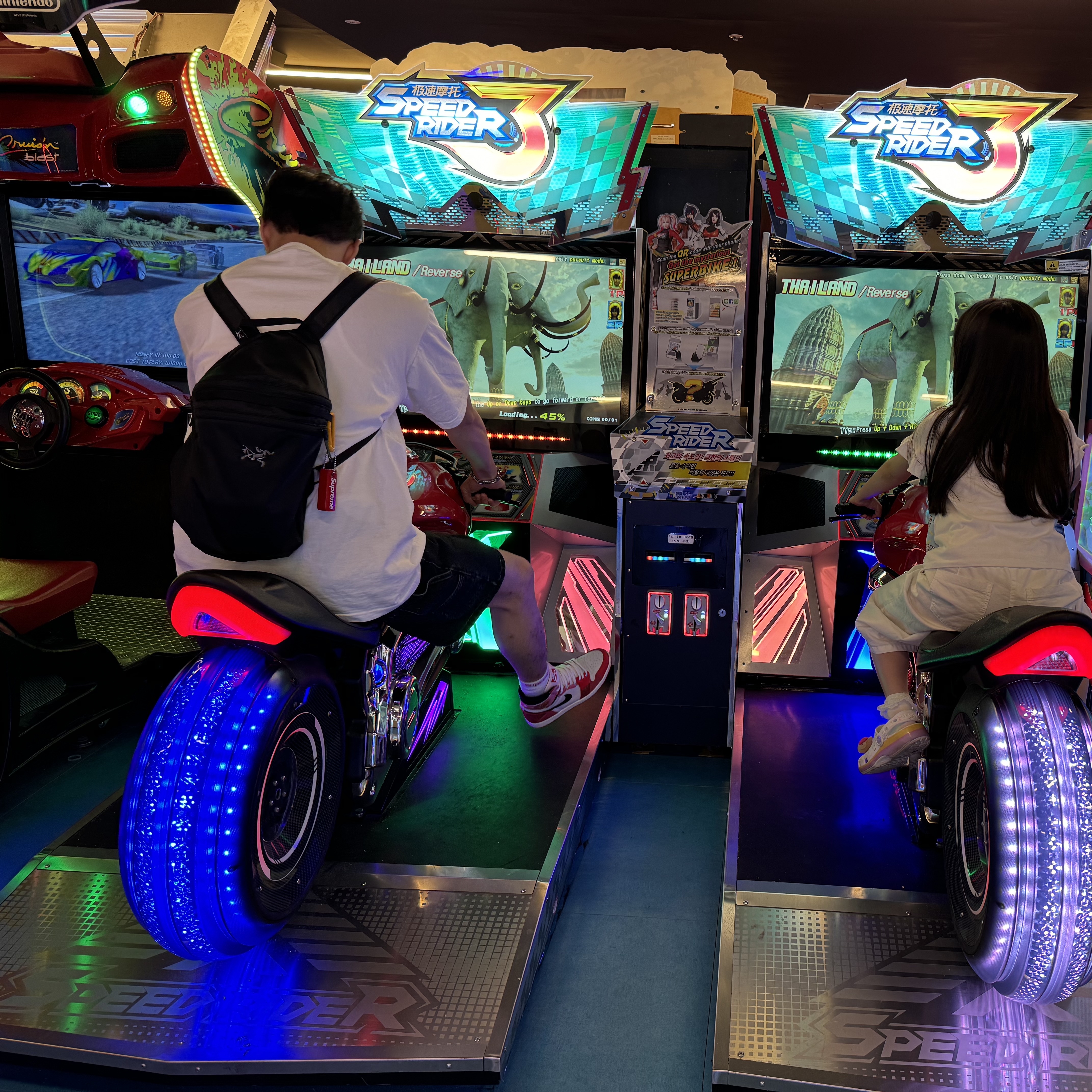 Supreme x Nike Denim Short Black - 24SS, Supreme Floating Keychain Red - 23FW 착용 스타일