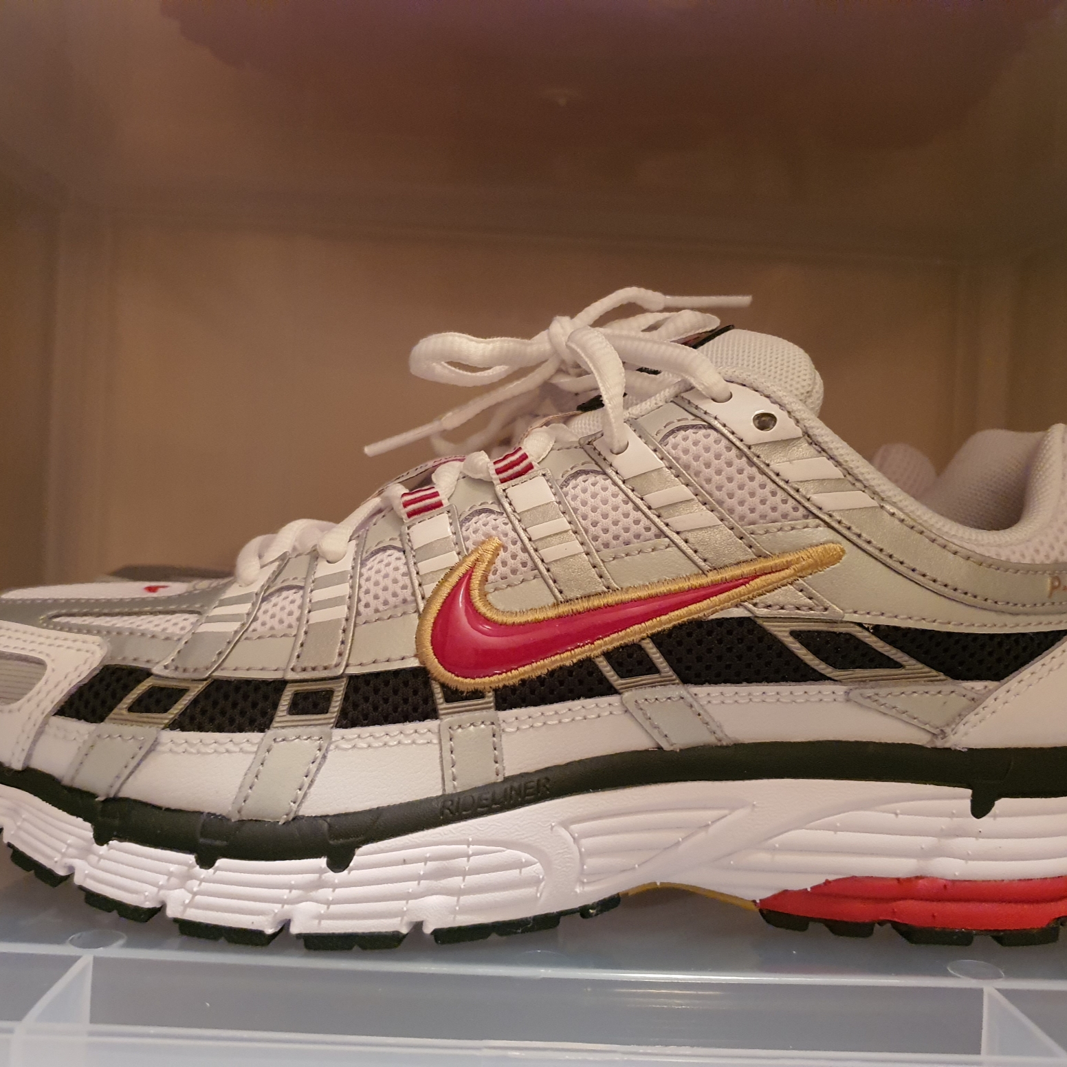 Nike P-6000 White Varsity Red 착용 스타일