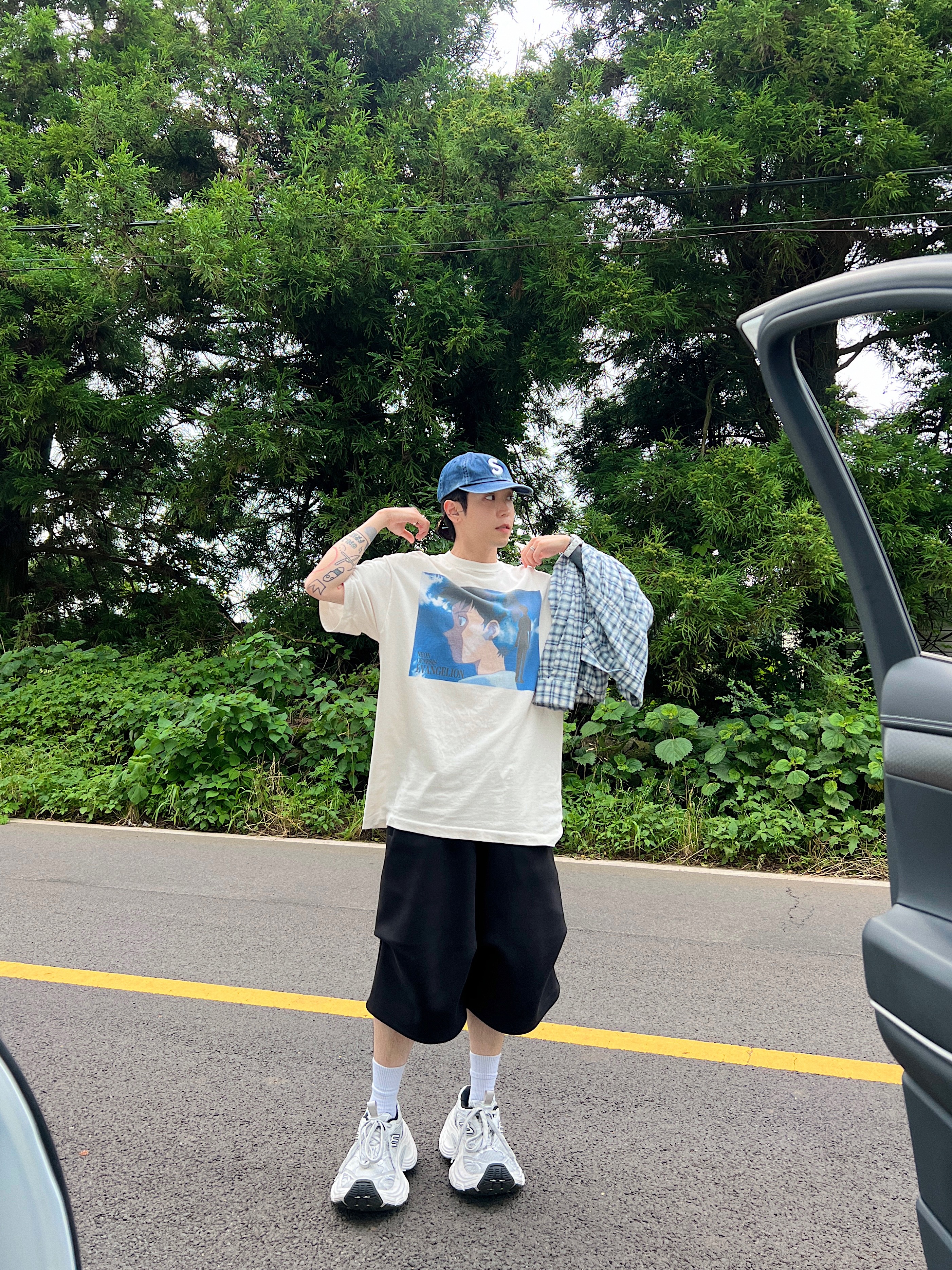 Saint Mxxxxxx x Evangelion Shinji S/S T-Shirt White, Nonnod Scuba Shorts Grey 착용 스타일 - 1