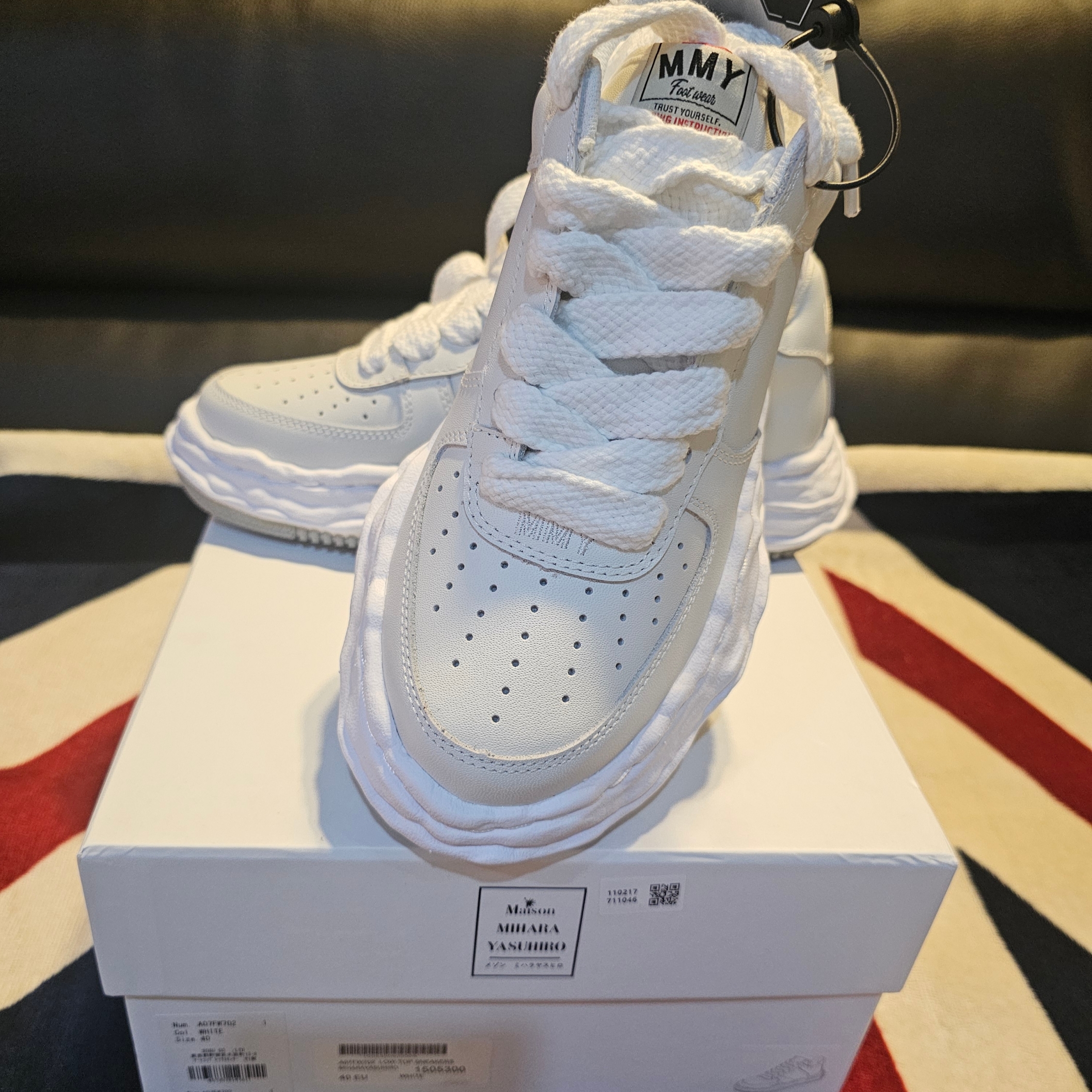 Maison Mihara Yasuhiro Wayne OG Sole Leather Low-top Sneakers White 착용 스타일