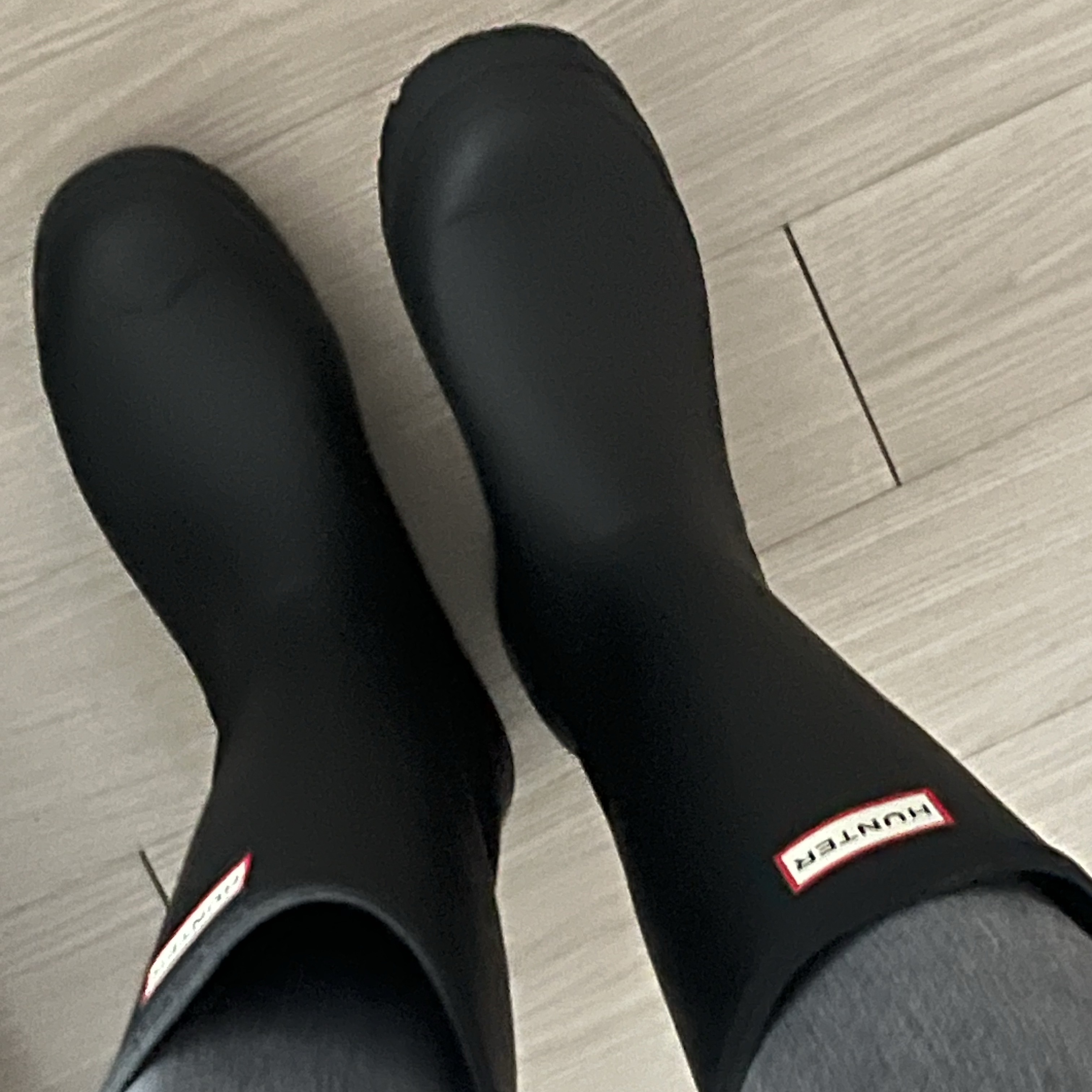 (W) Hunter Play Tall Wellington Rain Boots Black 착용 스타일 - 1