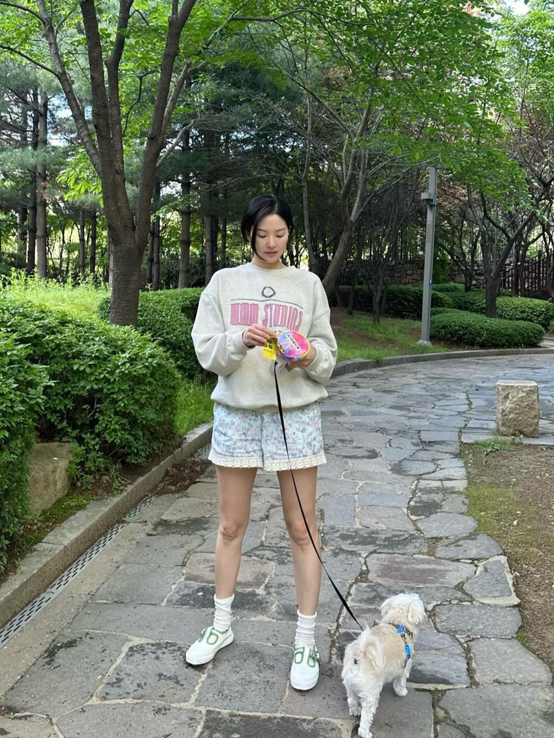 SIO Jacuard Mini Skirt Pink, Supreme x The North Face Trekking Zip-Off Belted Pants Flowers - 22SS 착용 스타일 - 4