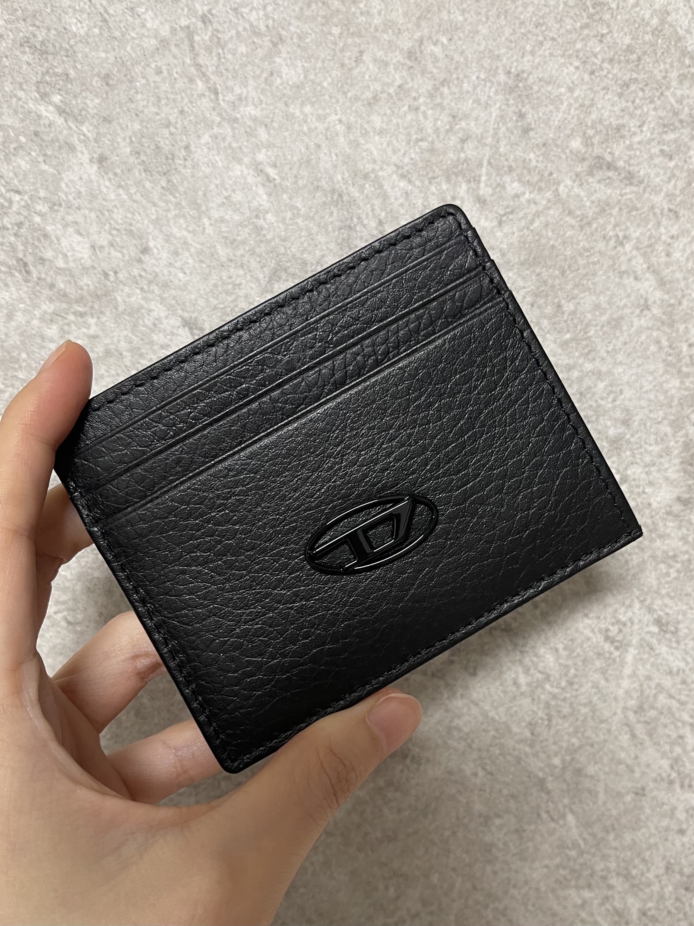 Diesel Johnny Card Case Black Black 착용 스타일 - 1