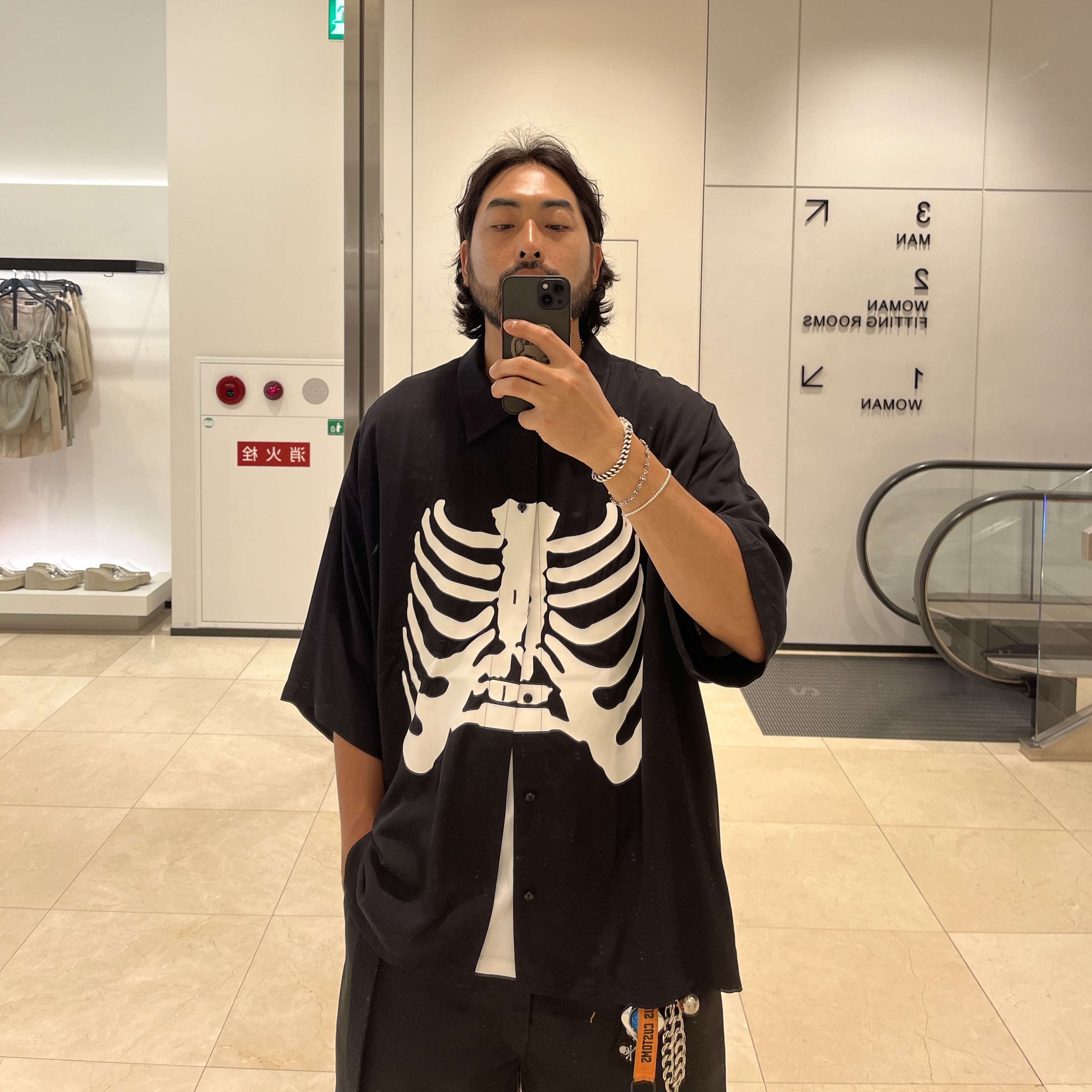 Kapital Silk Rayon Bone Aloha Shirt Black, Vans x Mark SBTG Skelleton Short Sleeve Shirt Black 착용 스타일