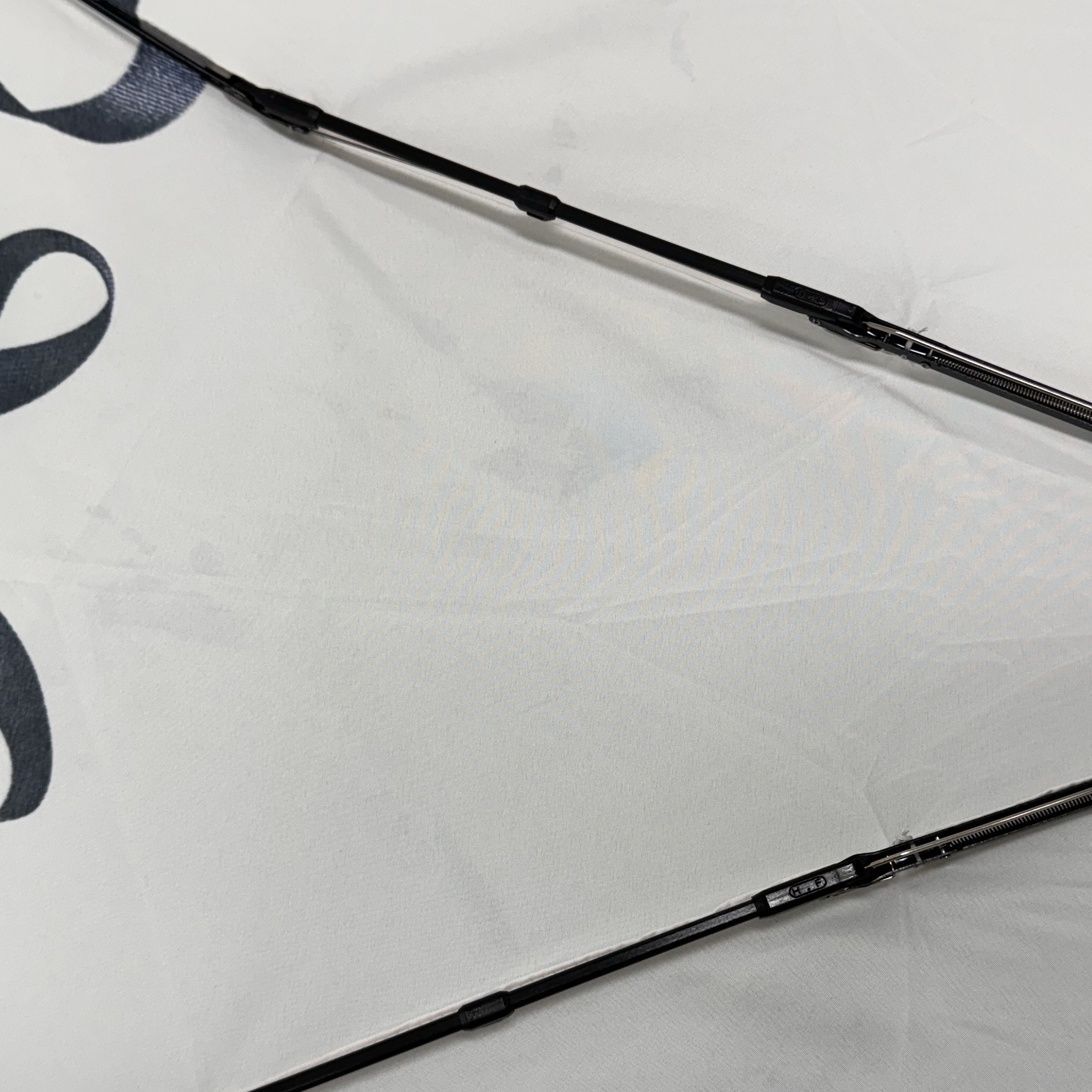 [KREAM 단독] PVCS x Bloomingtale Ribbon Point Folding Umbrella+Eco Bag Cover 착용 스타일