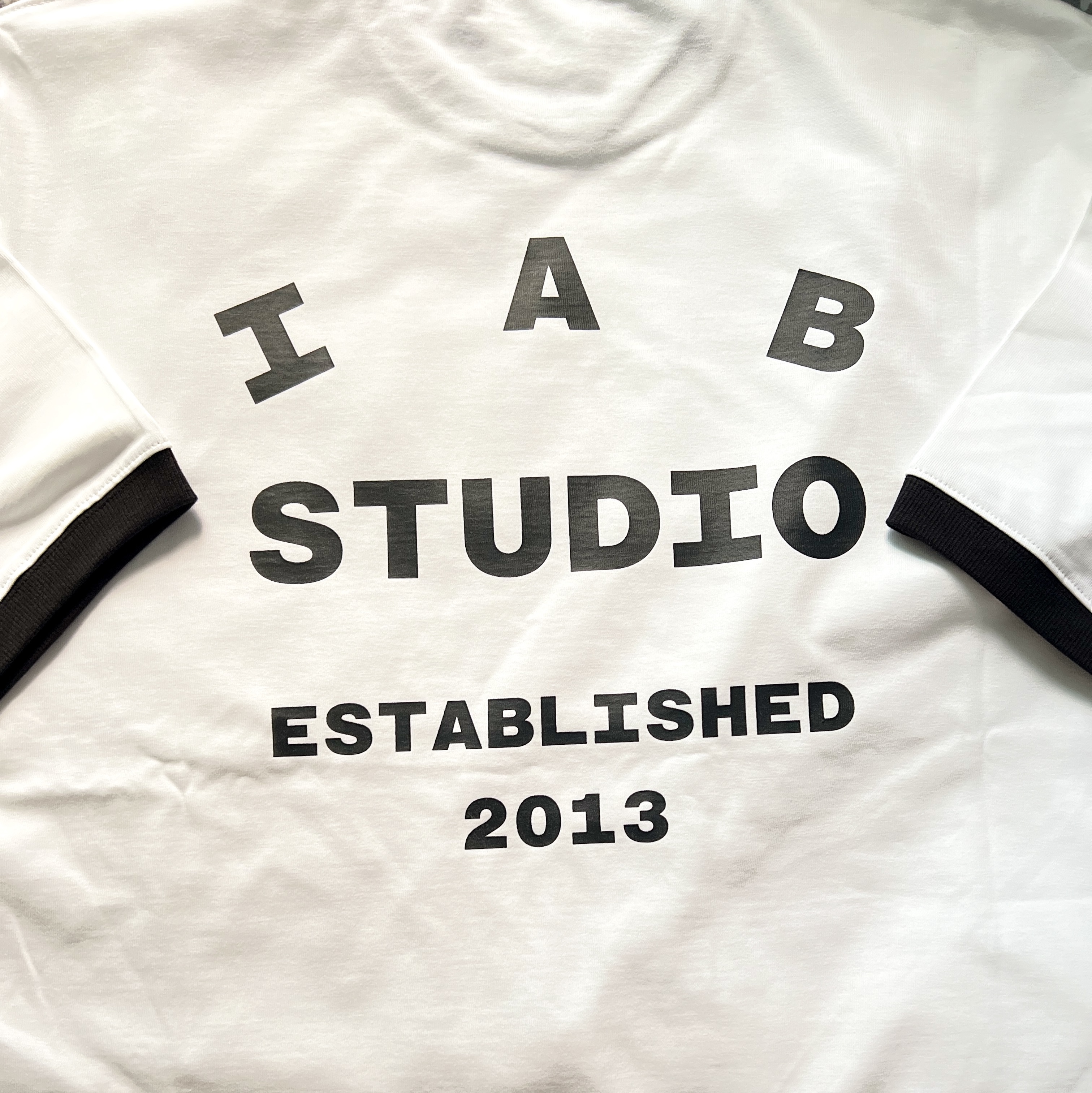 IAB Studio Established T-Shirt White Black 착용 스타일