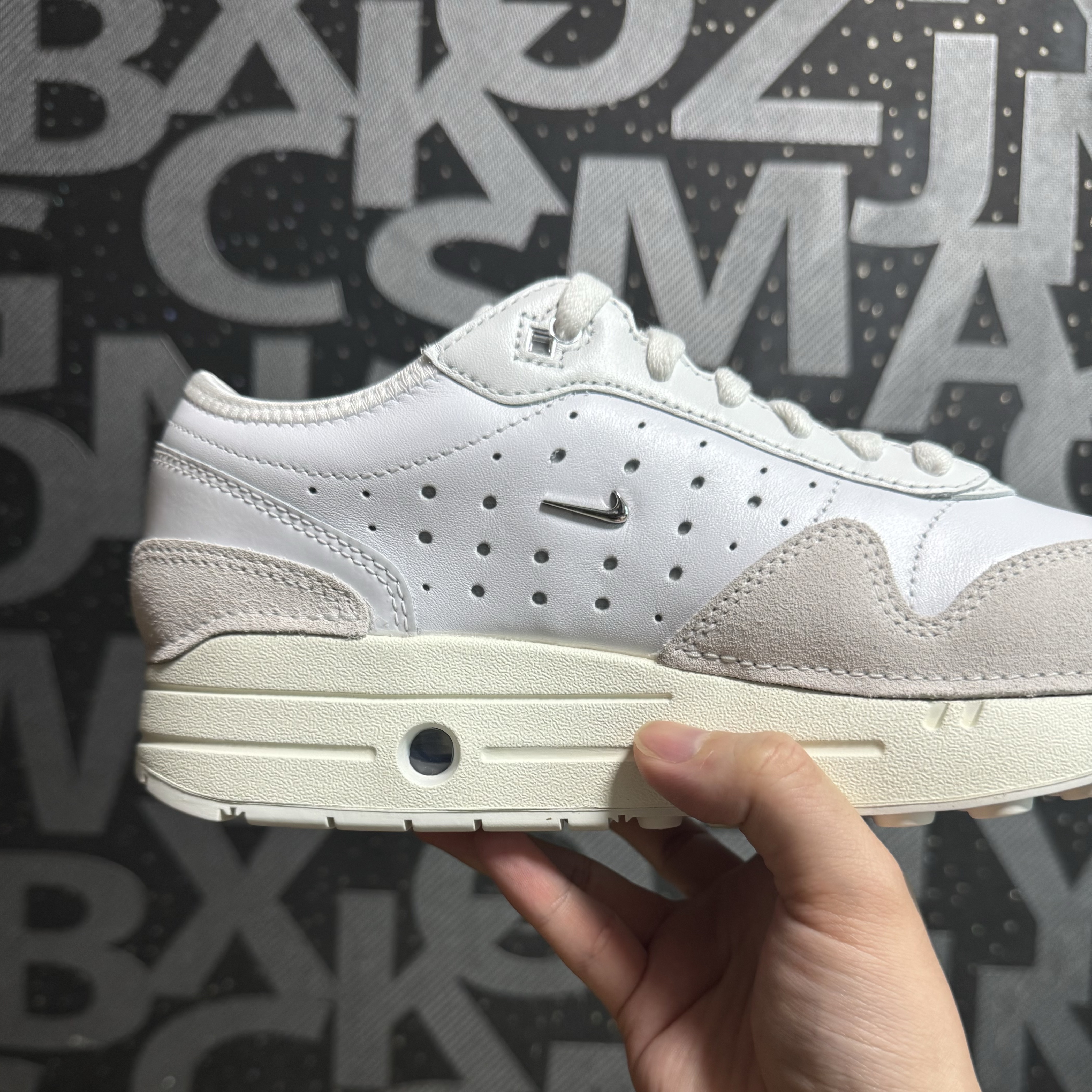 Nike x Jacquemus Air Max 1 '86 Sail and Summit White 착용 스타일 - 3