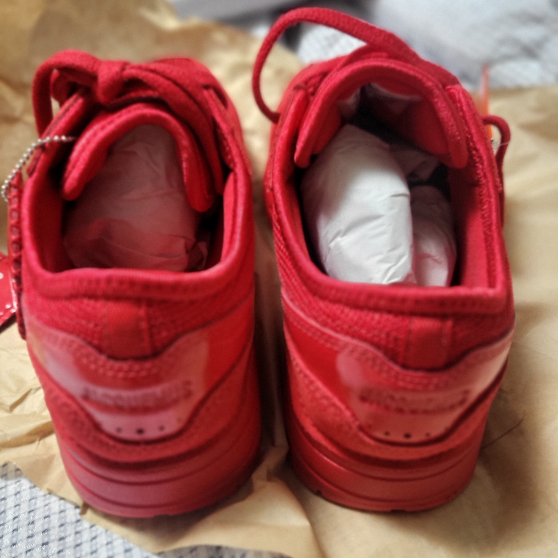 Nike x Jacquemus Air Max 1 '86 University Red and Metallic Silver 착용 스타일 - 4