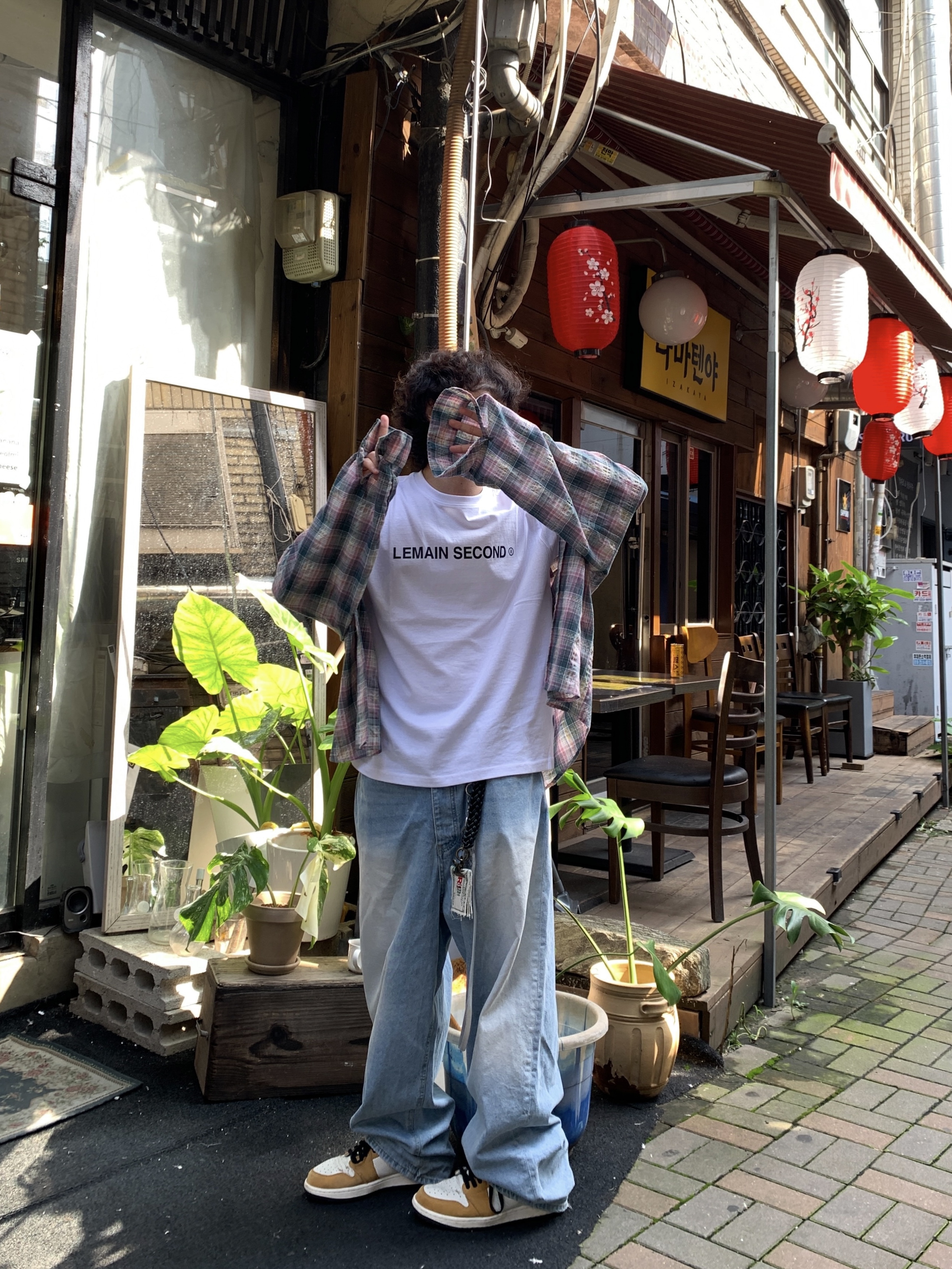 Jordan 1 Retro High Rookie of the Year, Undermycar Mu.31 Anti Fxxking Logo Play Brush Washed Wide Jeans Sky Blue 착용 스타일 - 2
