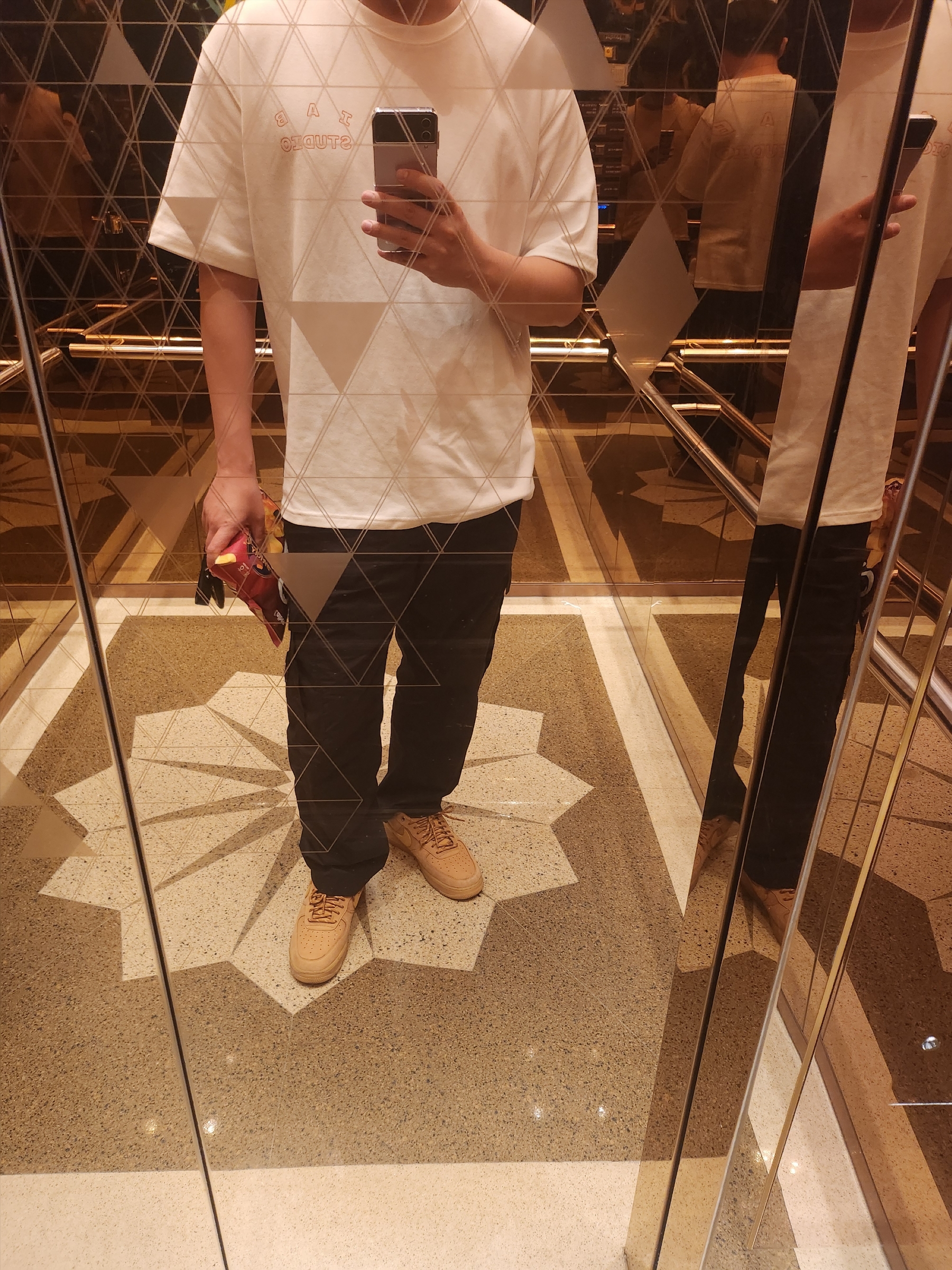 IAB Studio Line Logo T-Shirt White Orange 착용 스타일