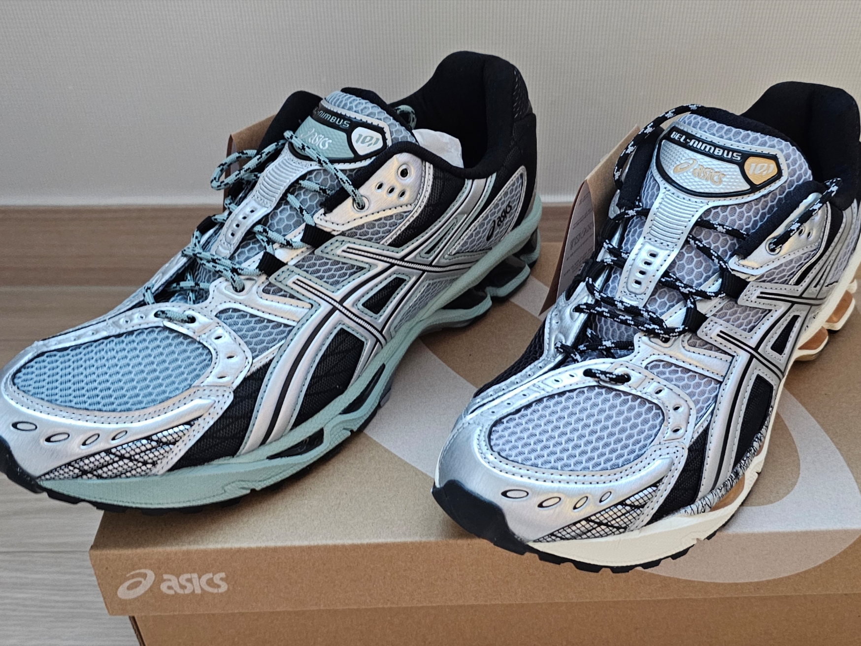 Asics Gel-Nimbus 10.1 Ocean Haze Pure Silver, Asics Gel-Nimbus 10.1 Piedmont Grey Pure Silver 착용 스타일