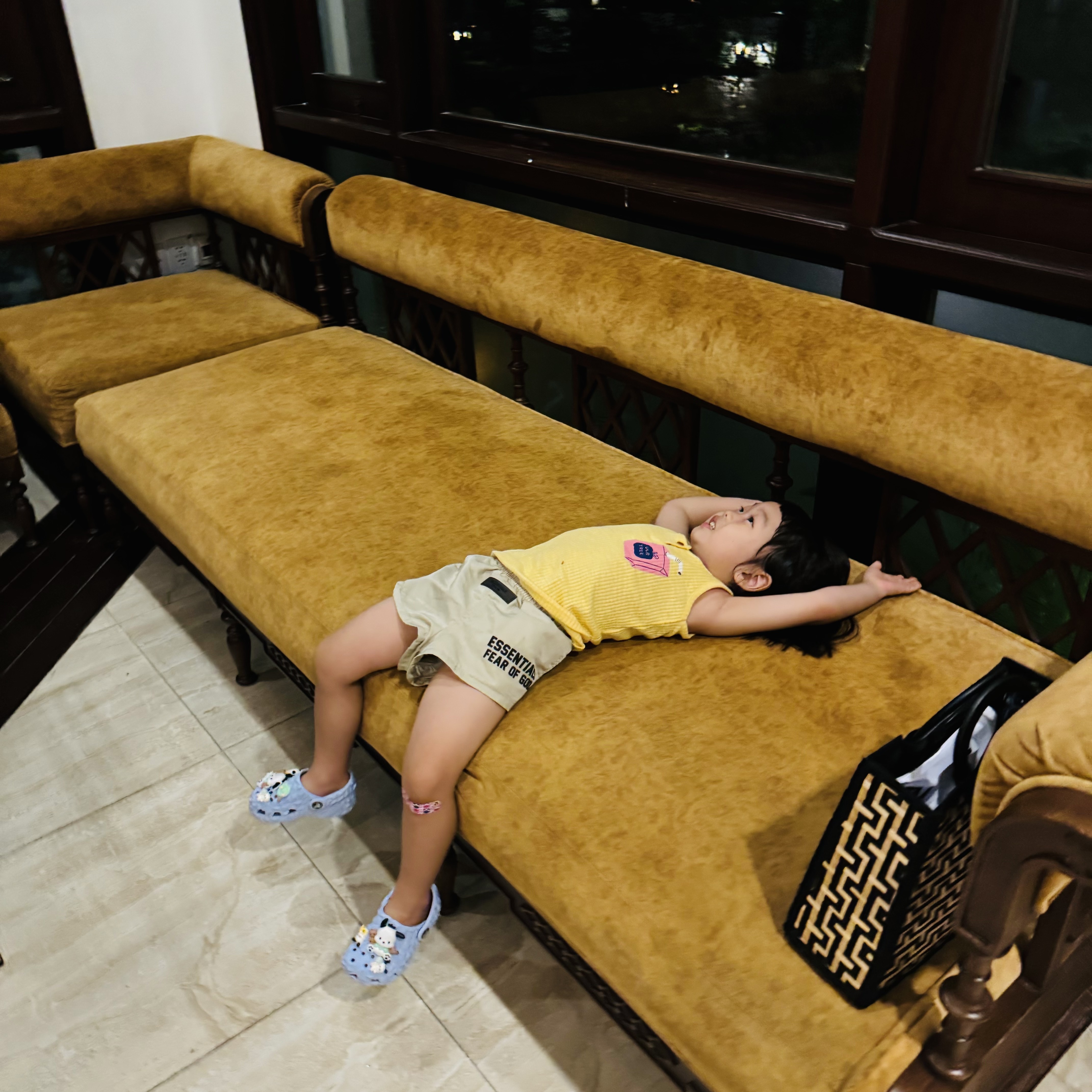 (Kids) Essentials Running Shorts Wheat - 22SS 착용 스타일 - 4