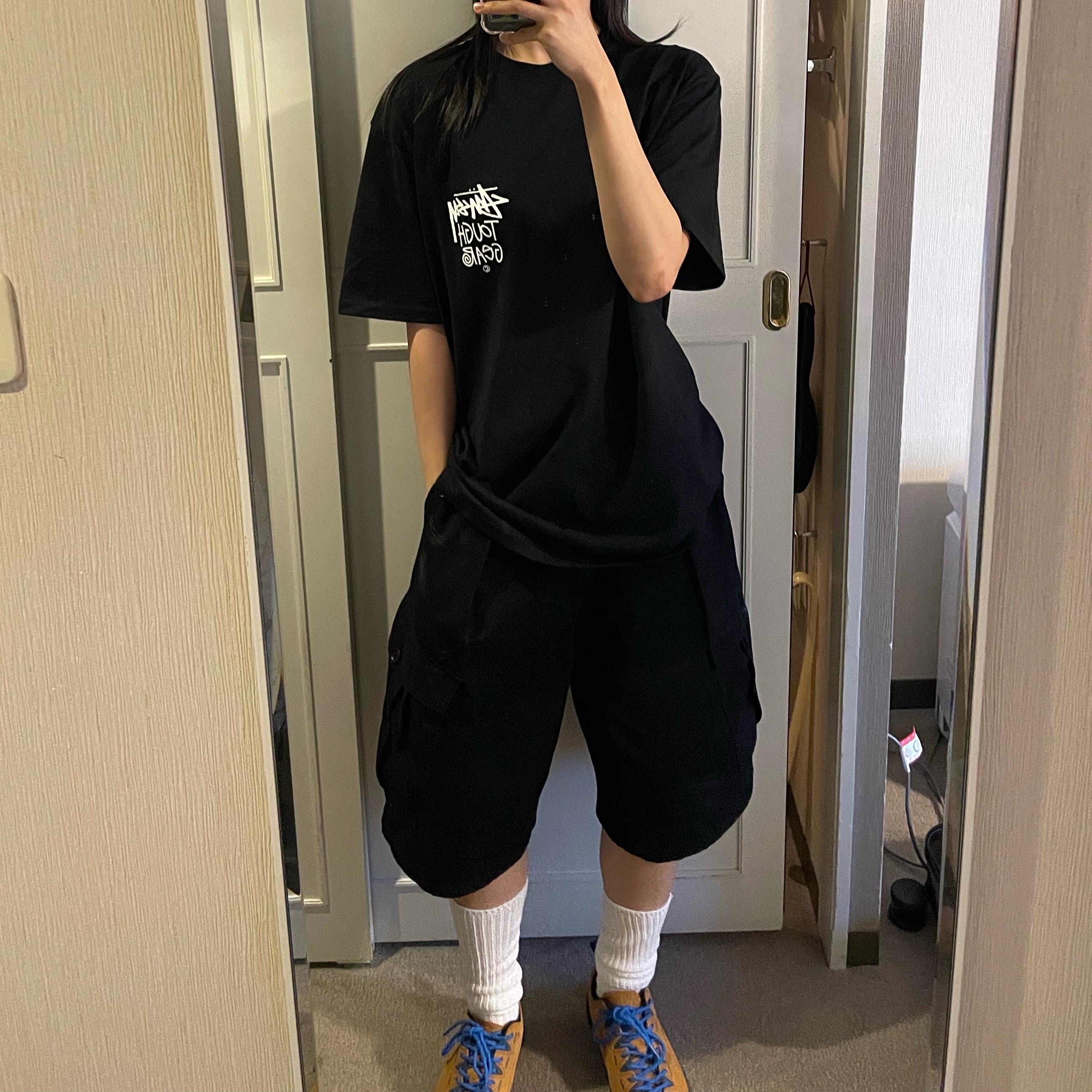 Stussy Tough Gear T-Shirt Black, Keen Jasper Suede Sneakers Camel 착용 스타일