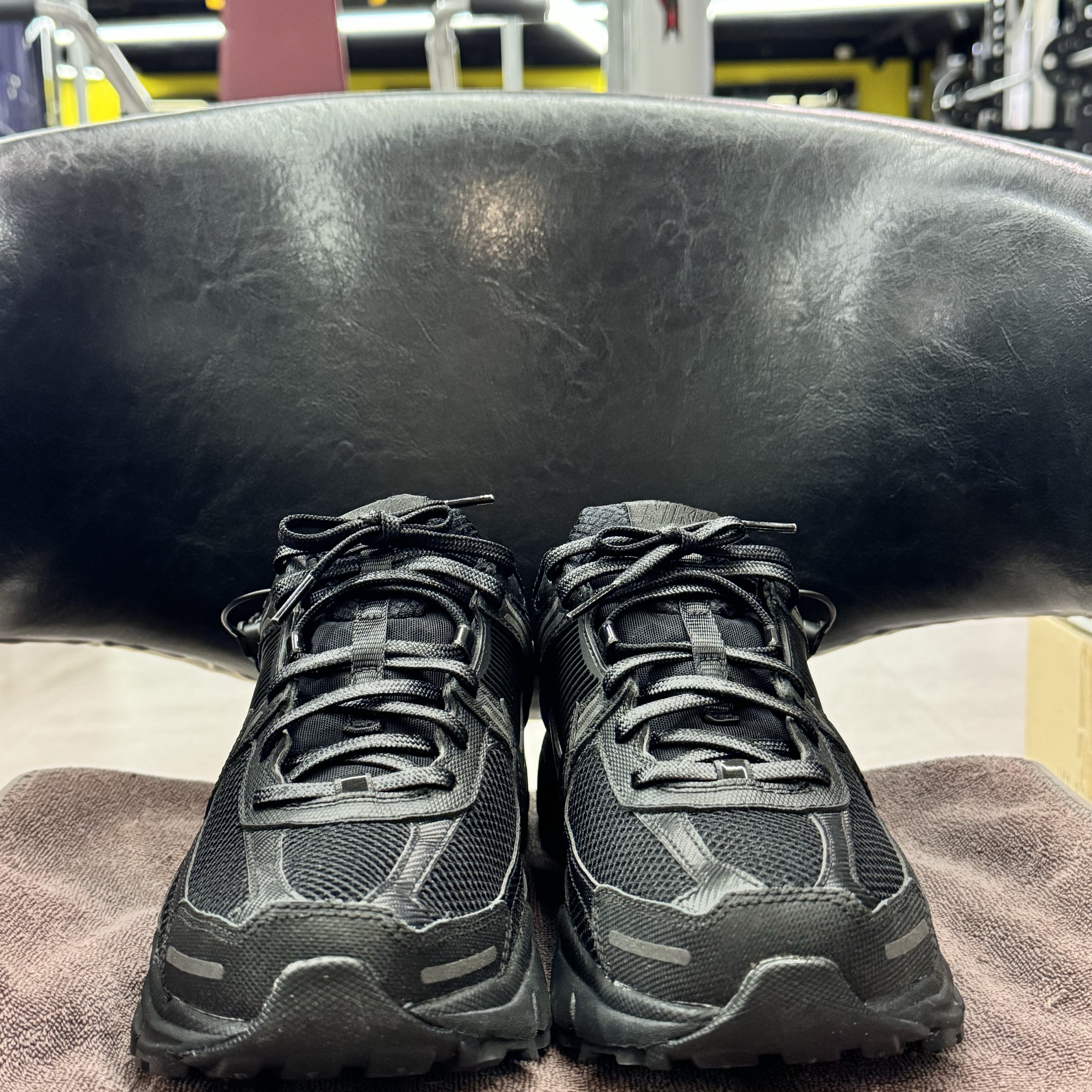 Nike Zoom Vomero 5 SP Black 착용 스타일 - 5