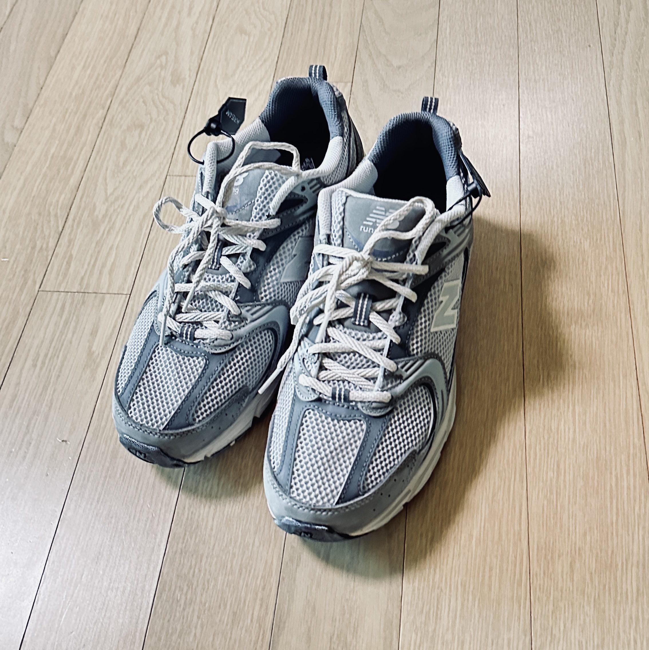 New Balance 530 Premium Vintage Grey Matter 착용 스타일