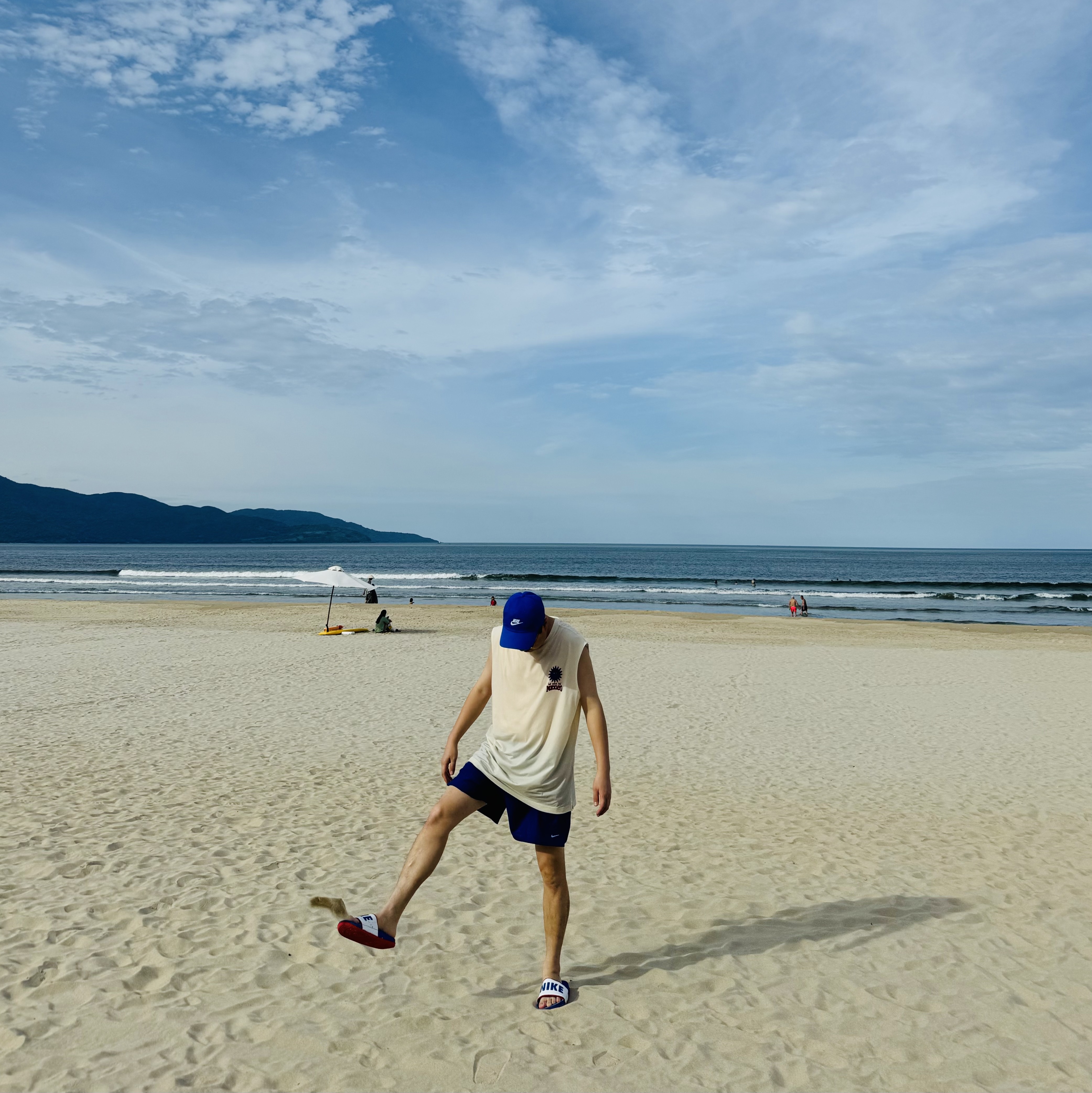 Nike Swim Essential 5 Inch Volley Shorts Game Royal, Nike Offcourt Slide White Game Royal 착용 스타일 - 2