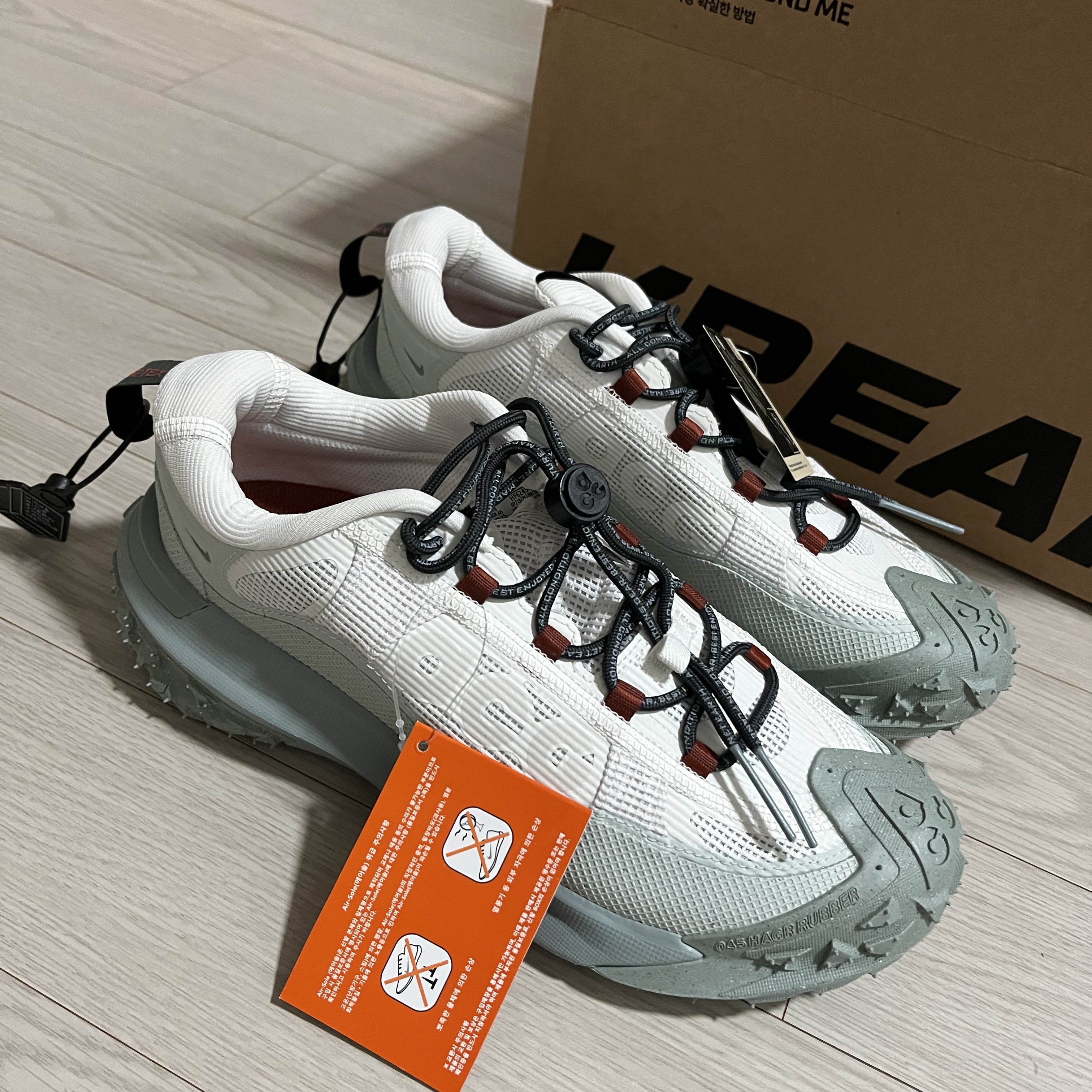Nike ACG Mountain Fly 2 Low Gore-Tex Phantom Dark Smoke Grey 착용 스타일