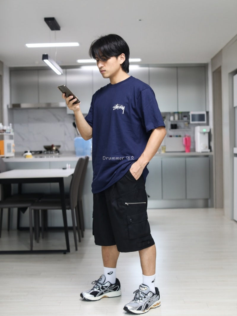 Stussy Cherries T-Shirt Navy 착용 스타일 - 1
