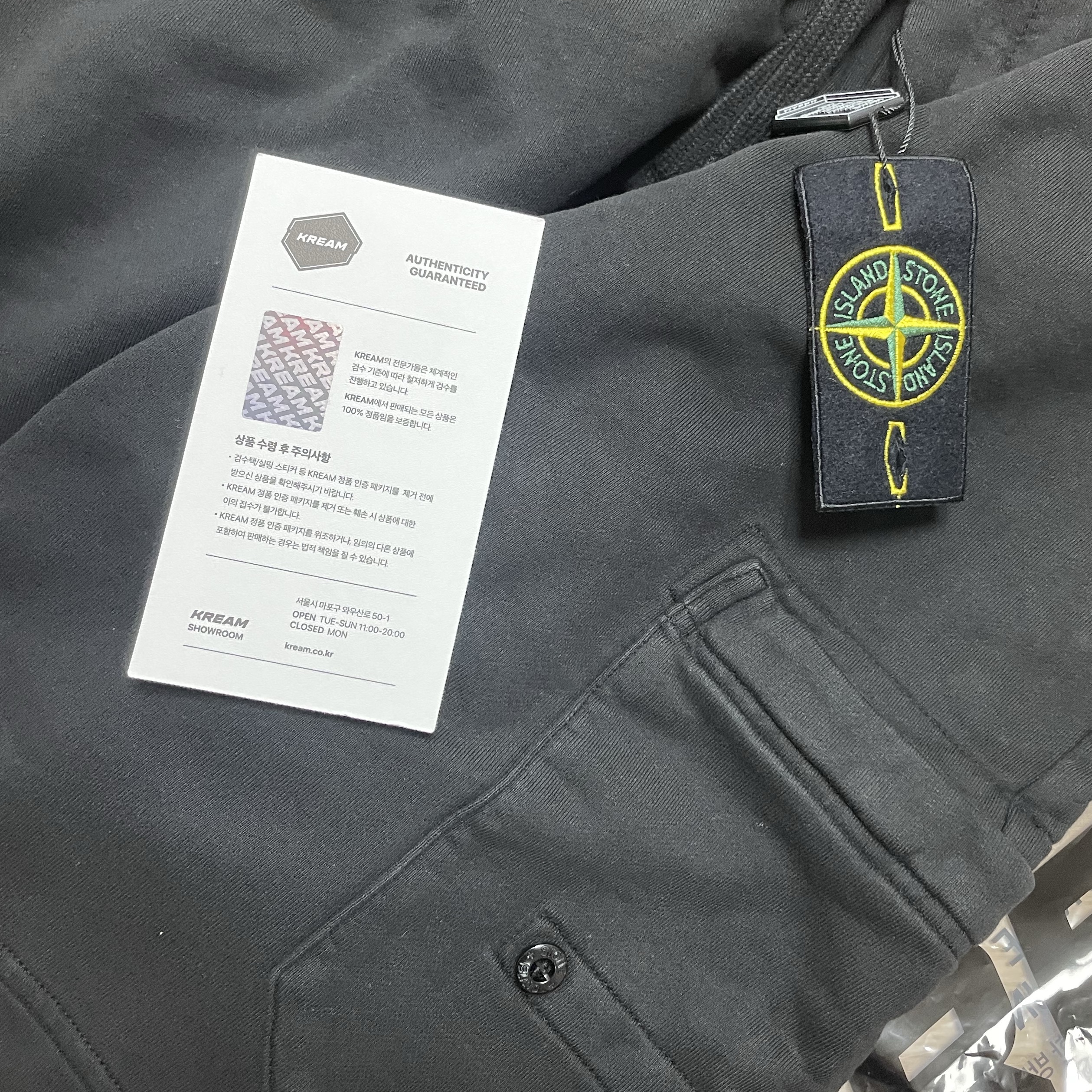 Stone Island 64651 Fleece Bermuda Shorts Black - 24SS 착용 스타일 - 1