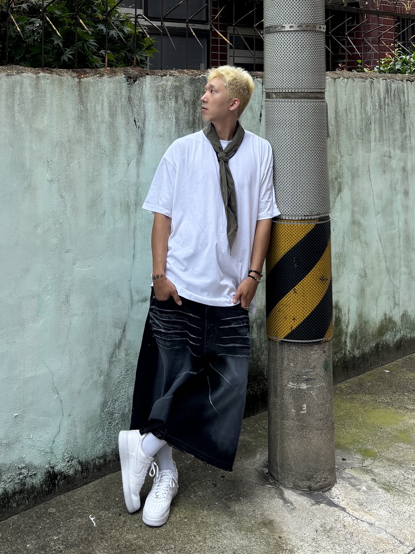 Nike x Supreme Air Force 1 Low White 착용 스타일 - 2