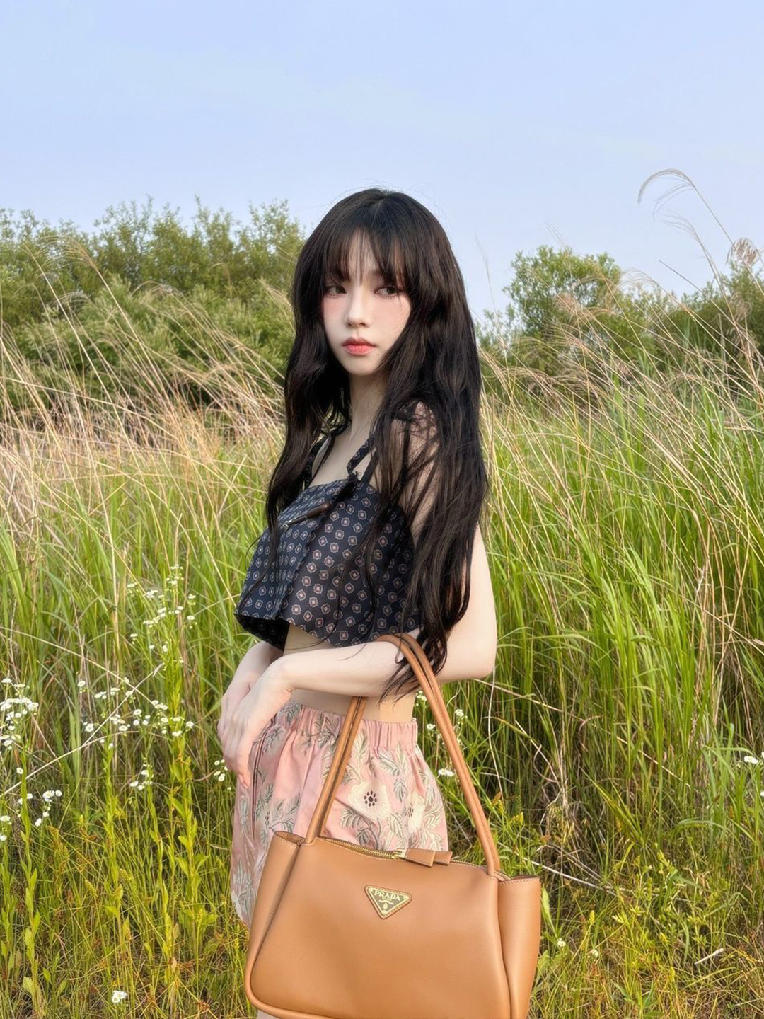 SIO Jacuard Mini Skirt Pink, Supreme x The North Face Trekking Zip-Off Belted Pants Flowers - 22SS 착용 스타일 - 2