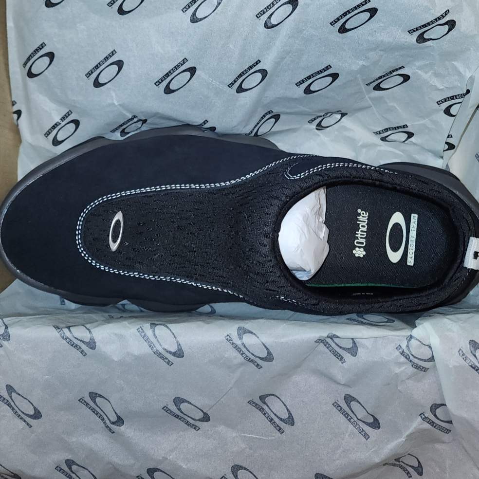 Oakley Factory Team x Brain Dead Suede Flesh Caviar Mesh Black 착용 스타일