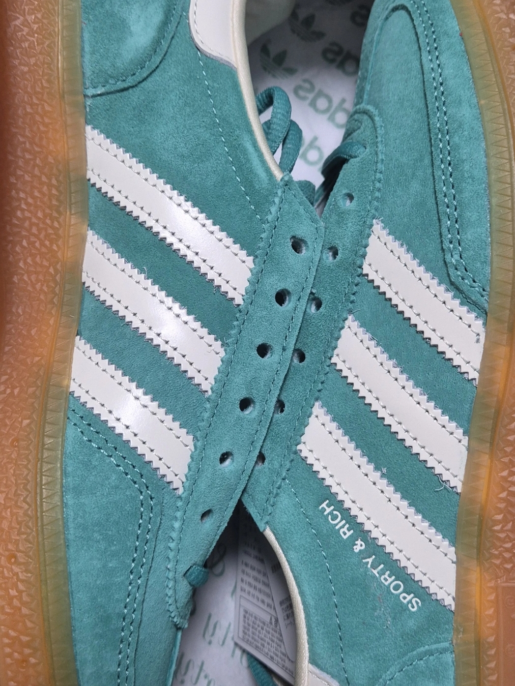 Adidas x Sporty & Rich Spezial Handball Pantone Core White 착용 스타일