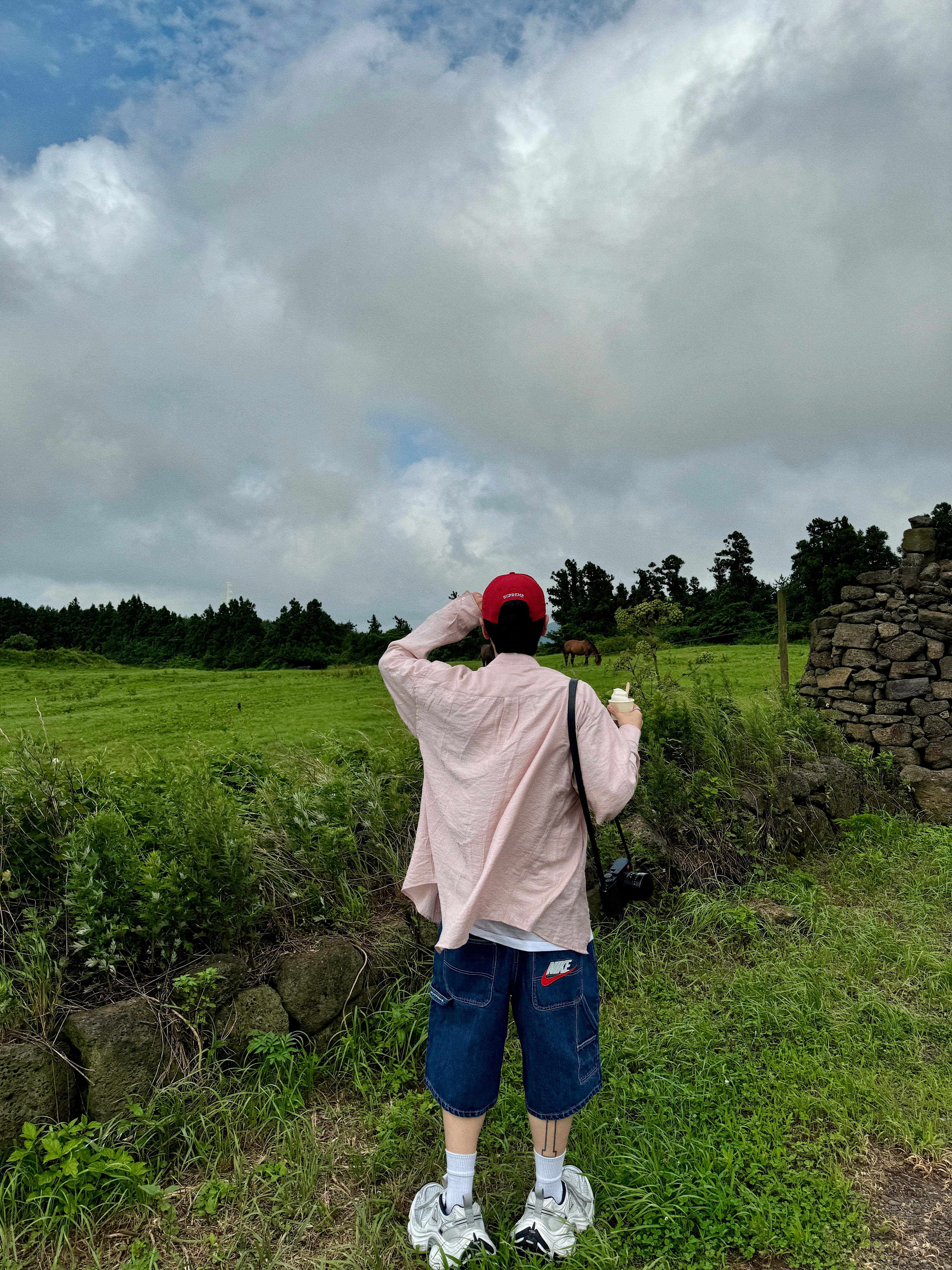 Supreme Seersucker S Logo 6-Panel Red - 24SS, Supreme x MM6 Maison Margiela Box Logo T-Shirt White - 24SS 착용 스타일 - 6