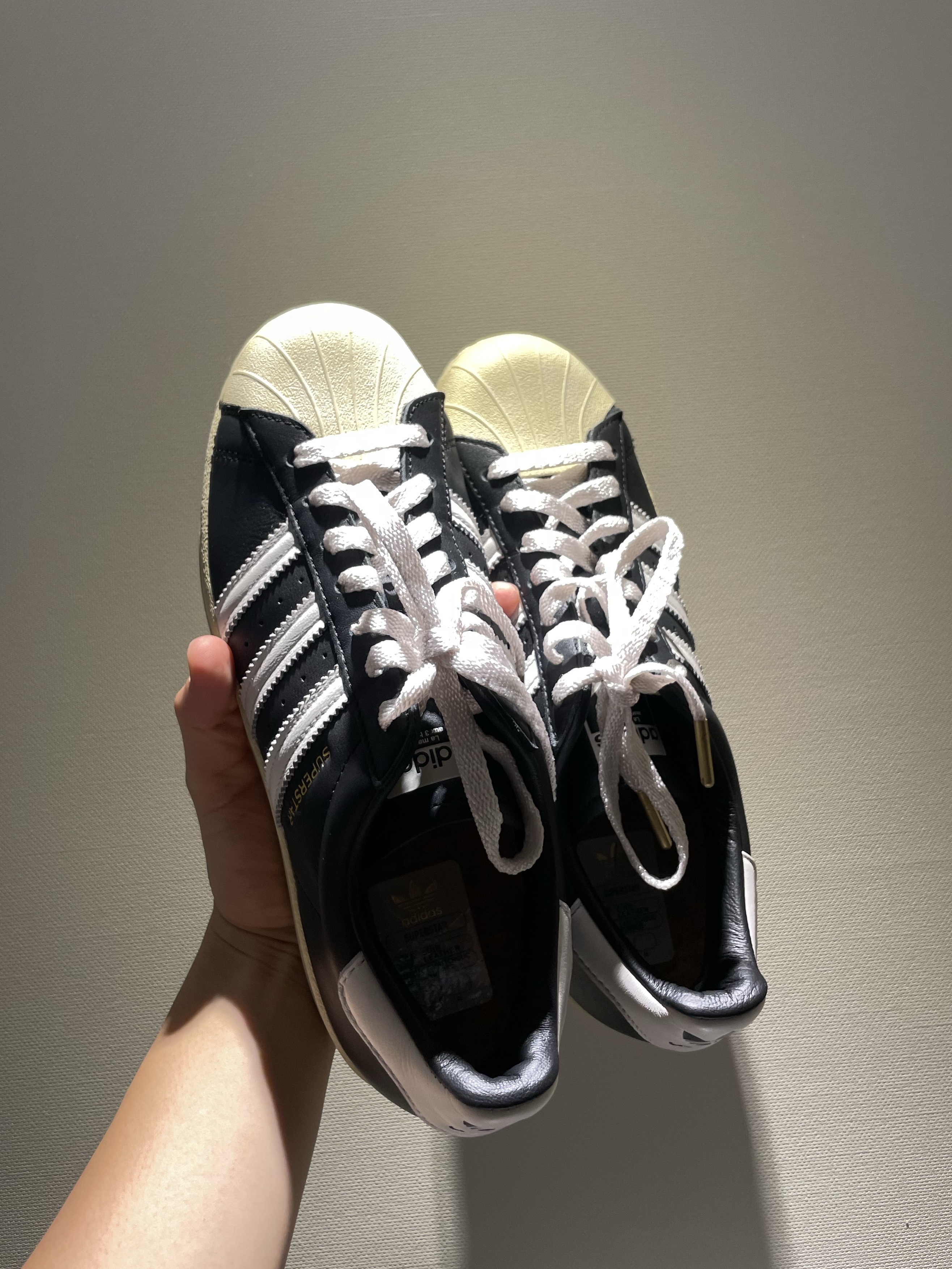 Adidas Superstar Premium Black White ์ฐฉ์ฉ ์คํ์ผ - 2