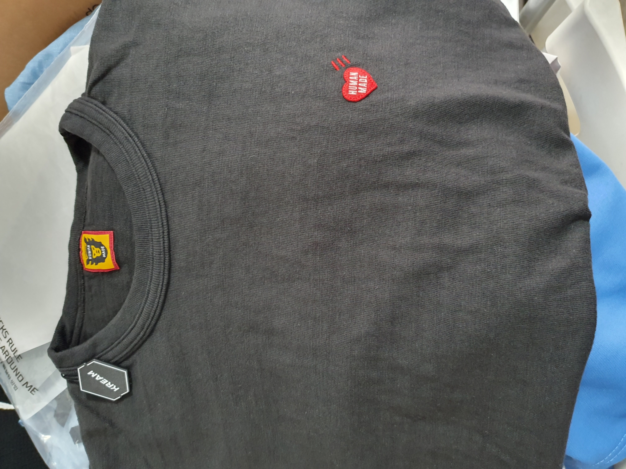 Human Made Heart Badge T-Shirt Black - Offline Store Exclusive 착용 스타일