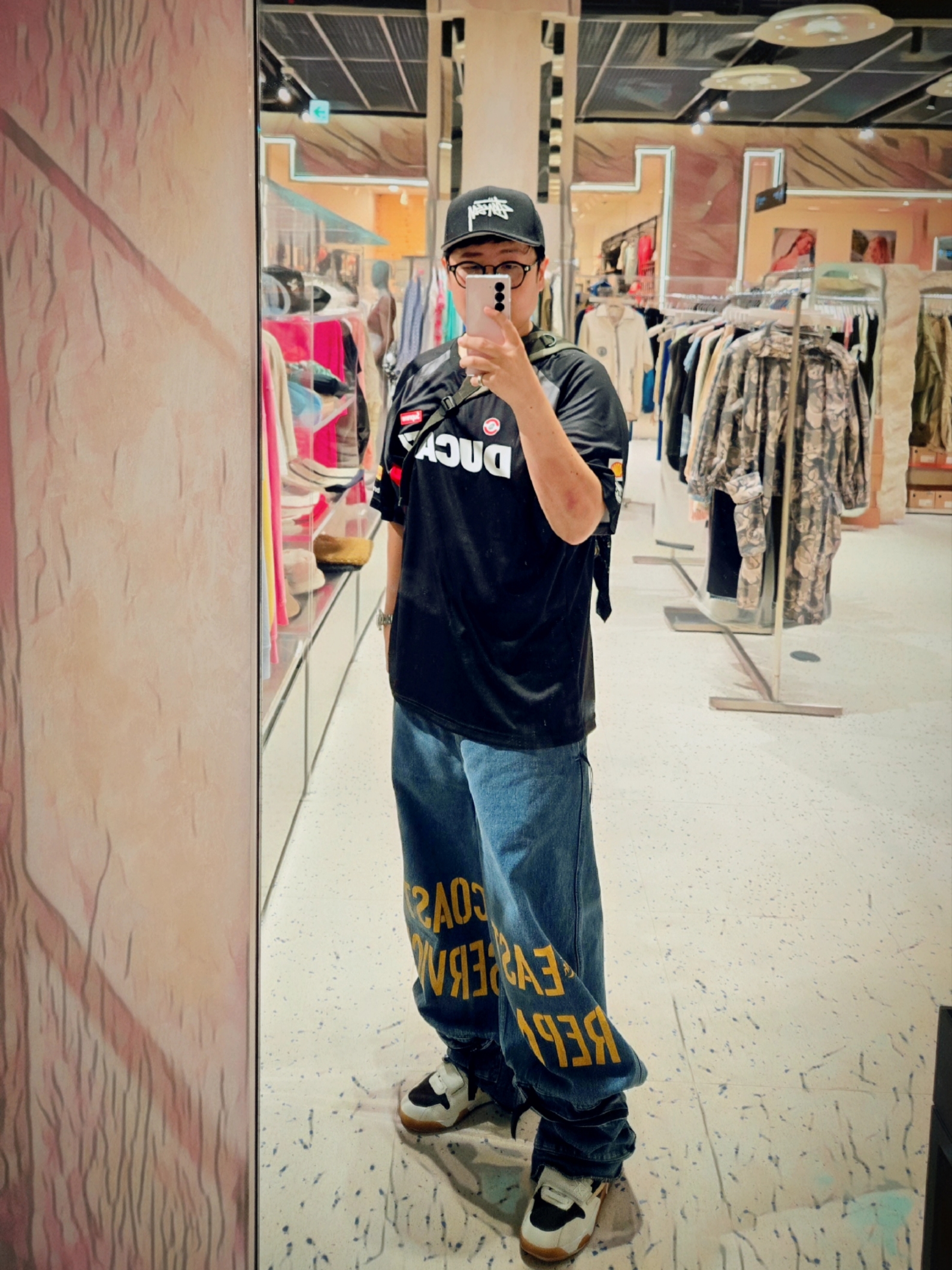 Supreme x Ducati Soccer Jersey Black - 24SS, Kapital 12.5 oz. Broken Denim East Repairman Track Pants Indigo 착용 스타일