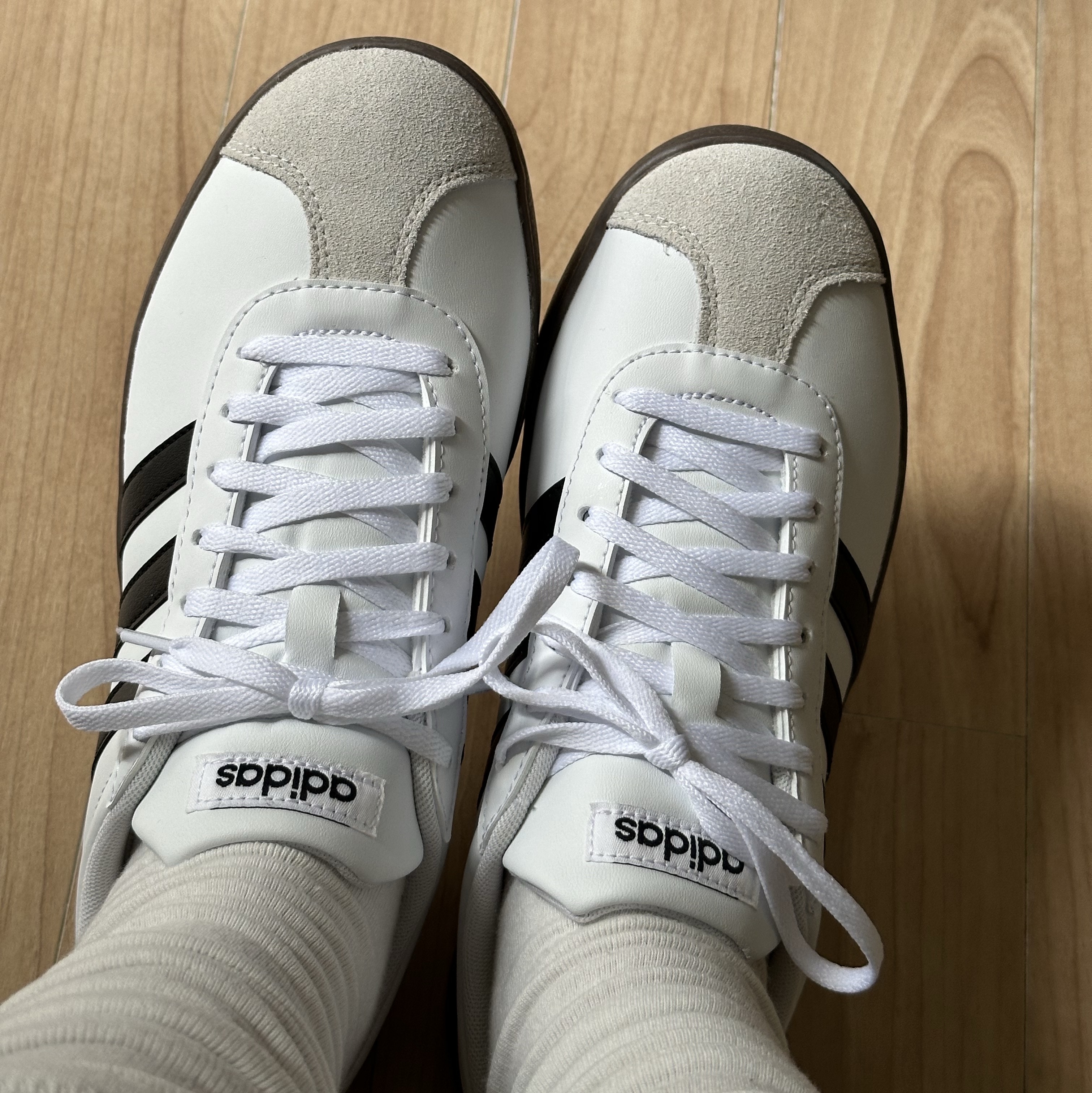 Adidas VL Court Base Cloud White Core Black 착용 스타일