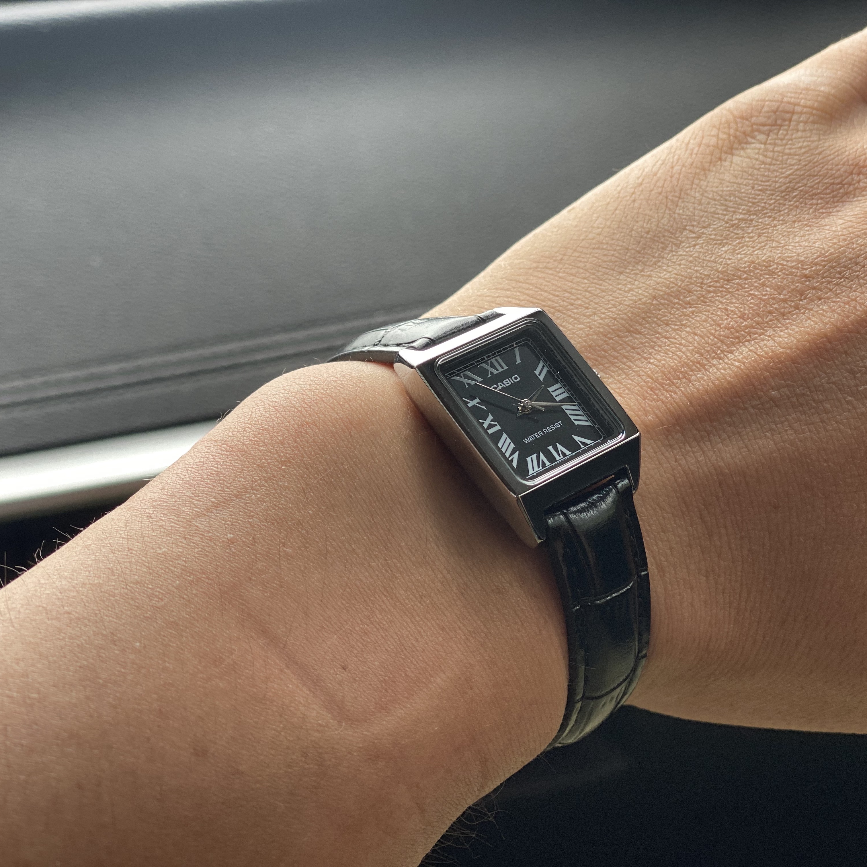 Casio LTP-V007L-1B 착용 스타일