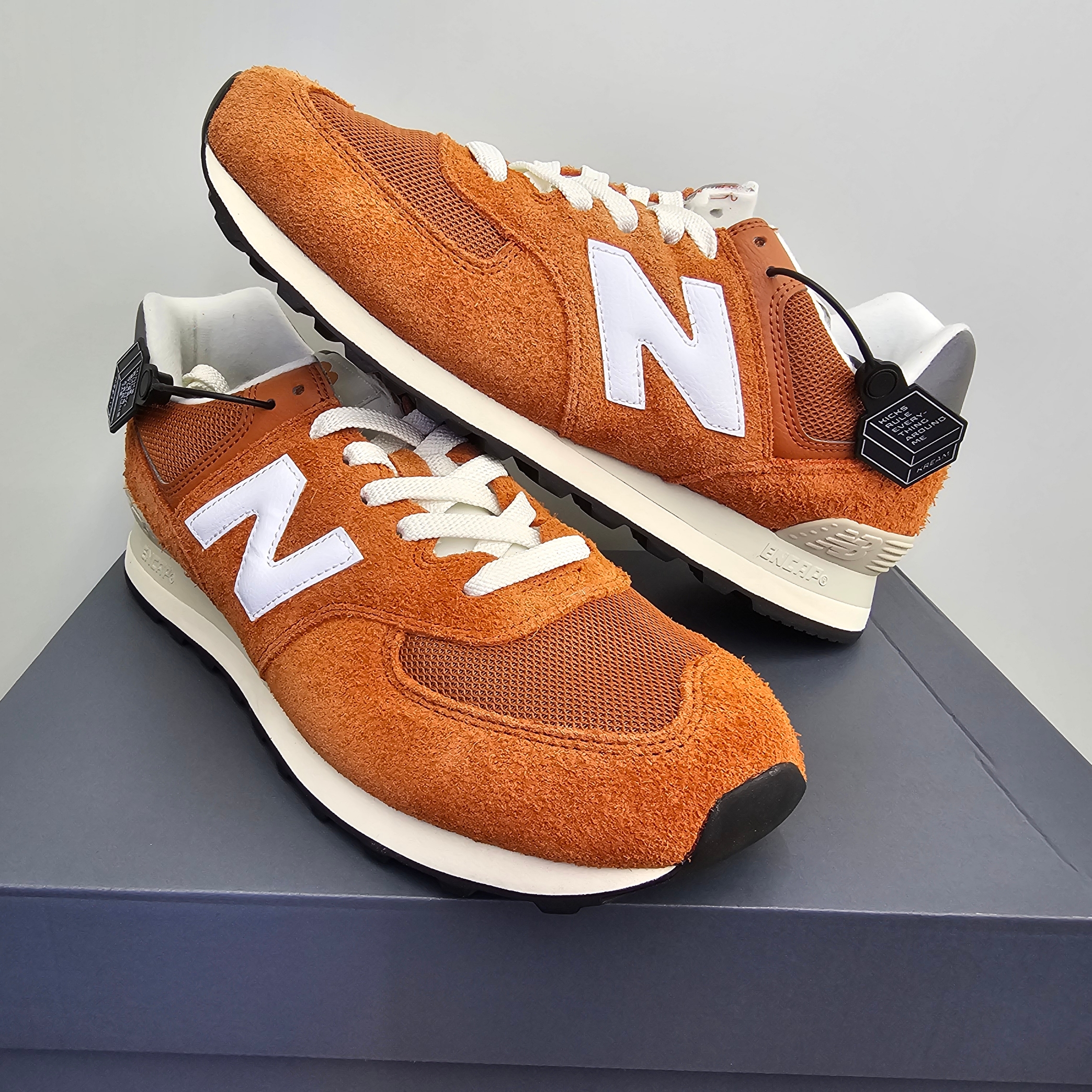 New Balance 574 Heritage Orange Burst White, Nike NSW Woven Lined Flow Shorts Black - Asia 착용 스타일 - 1