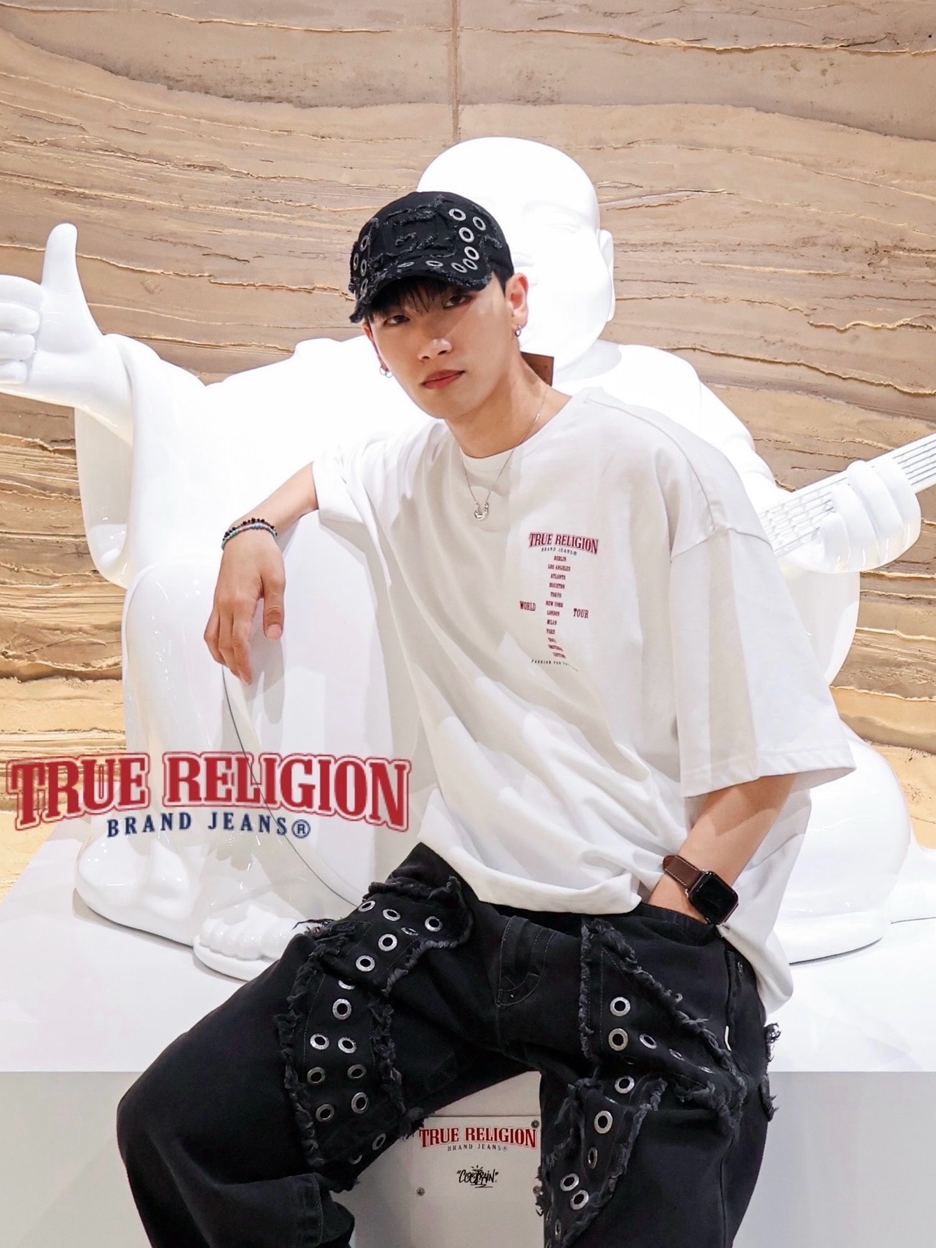 True Religion x Icyto Danger Horse Shoe Denim Pants Black, True Religion x Icyto Danger Horse Shoe Cap Black 착용 스타일